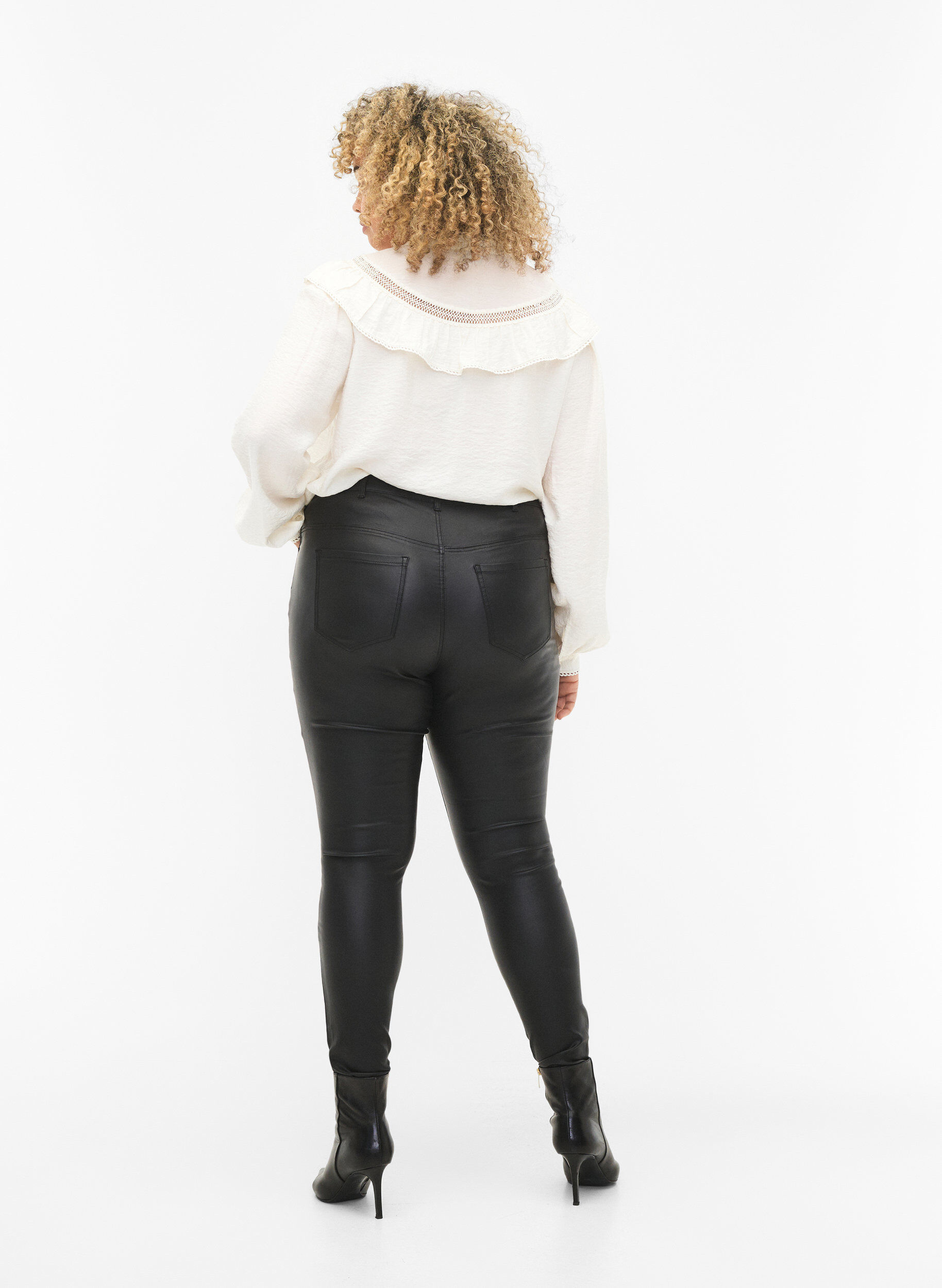 Zizzi Coated Amy Jeans , Black coated, Model image number 2