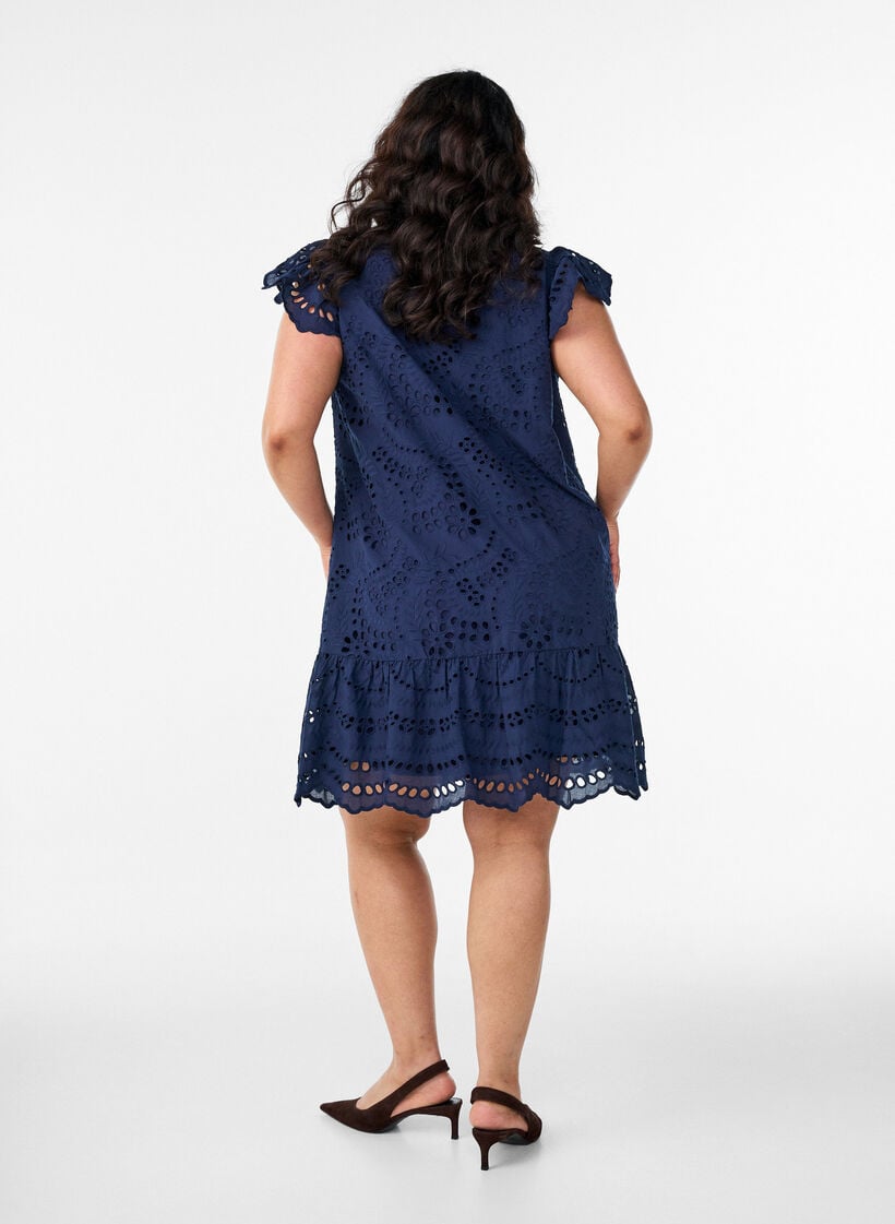 Kleid aus Broderie Anglaise mit R&uuml;schen&auml;rmeln, Blau, Model image number 2