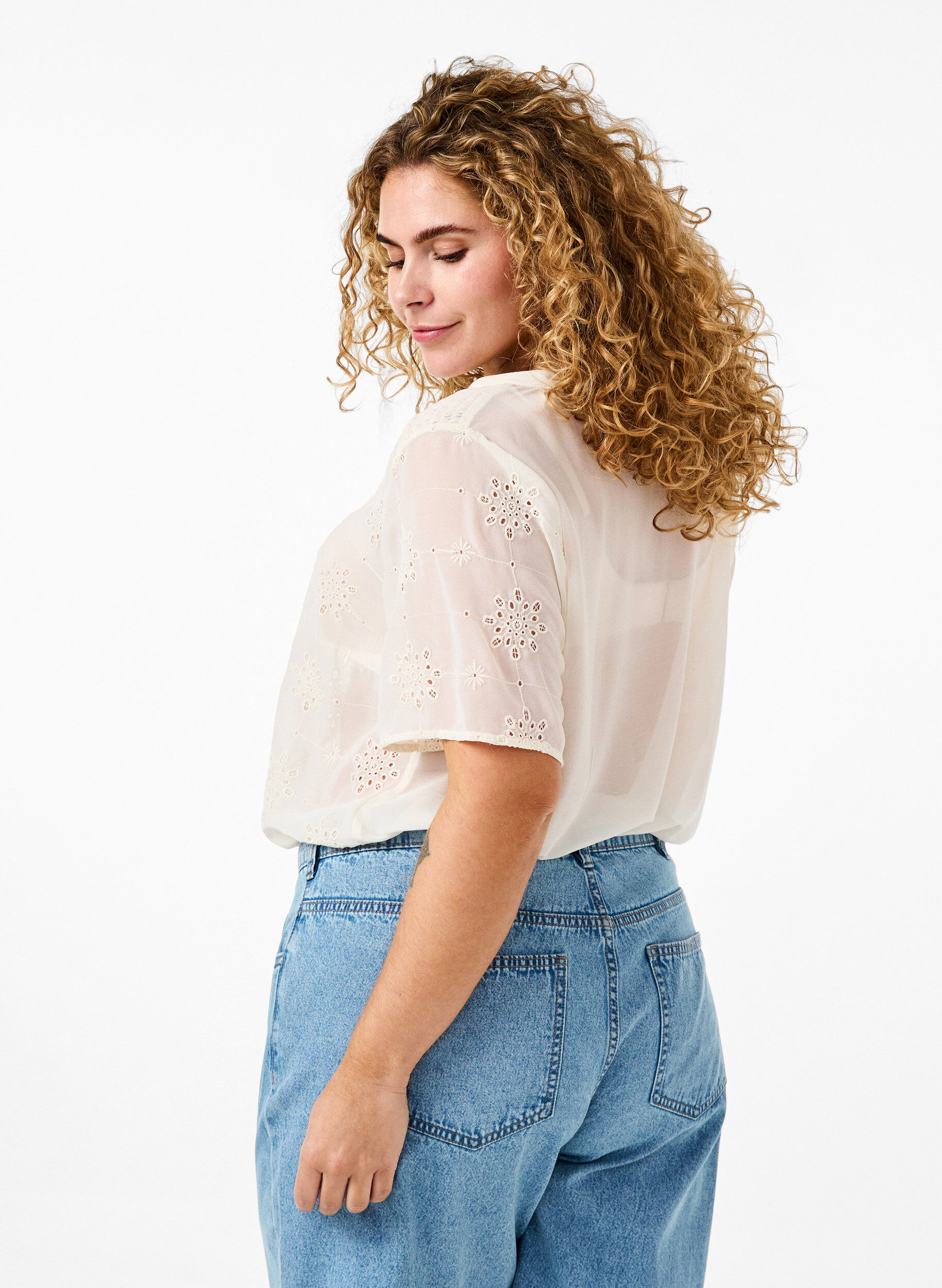 Zizzi Kurzarm-Hemdbluse mit Anglaise-Stickerei, Antique White, Model image number 1