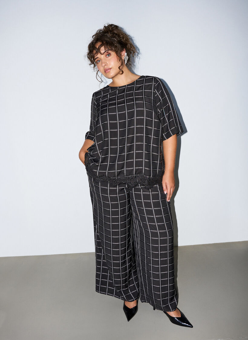 Karierte Hose mit weitem Bein, Schwarz, Model image number 0
