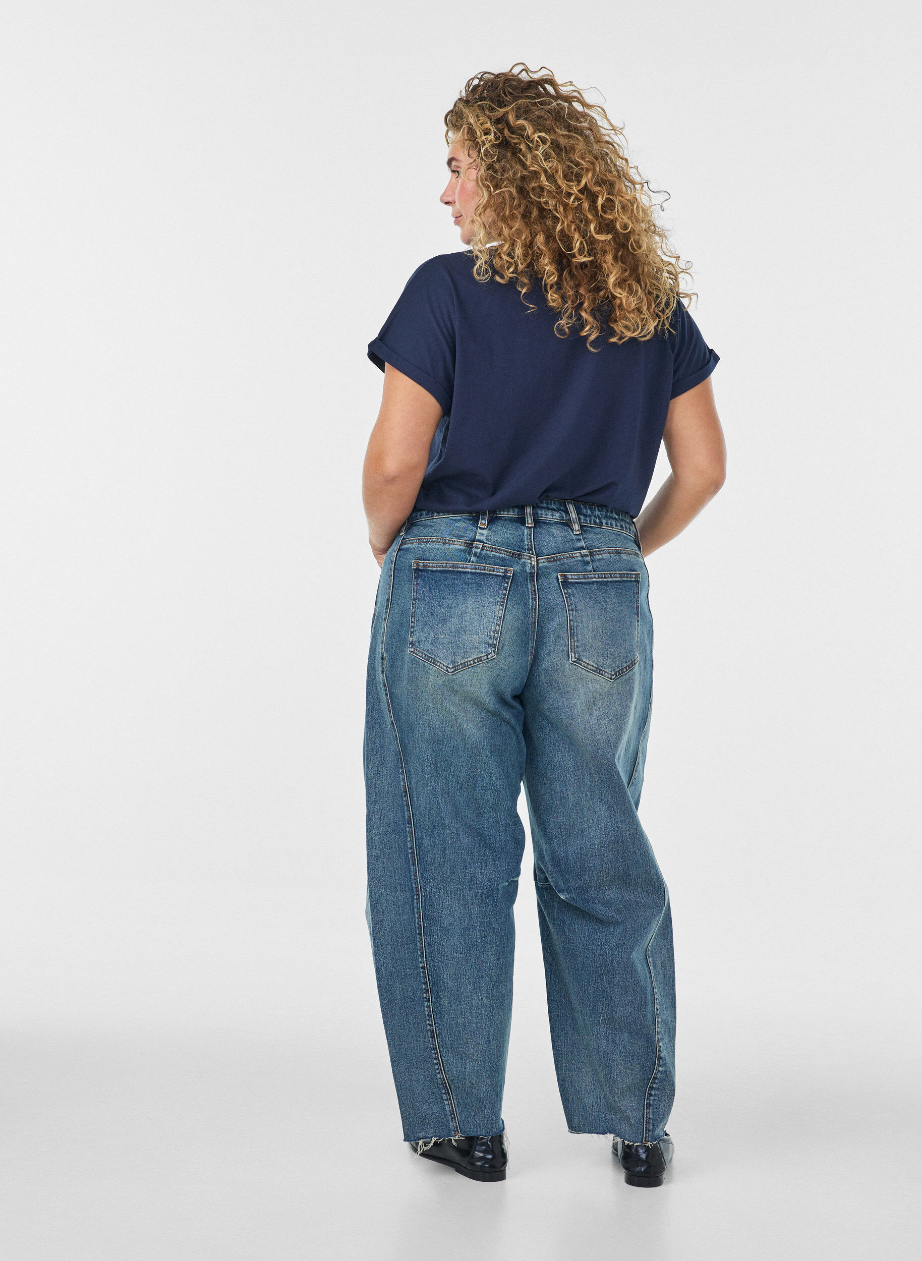 ZizziKurz&auml;rmeliges T-Shirt aus einer Baumwollmischung, Blau, Model image number 2