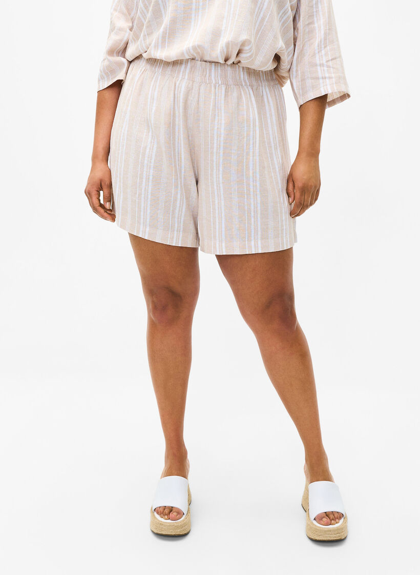 Gestreifte kurze Hose aus einer Leinen-Viskose-Mischung, Beige, Model image number 3