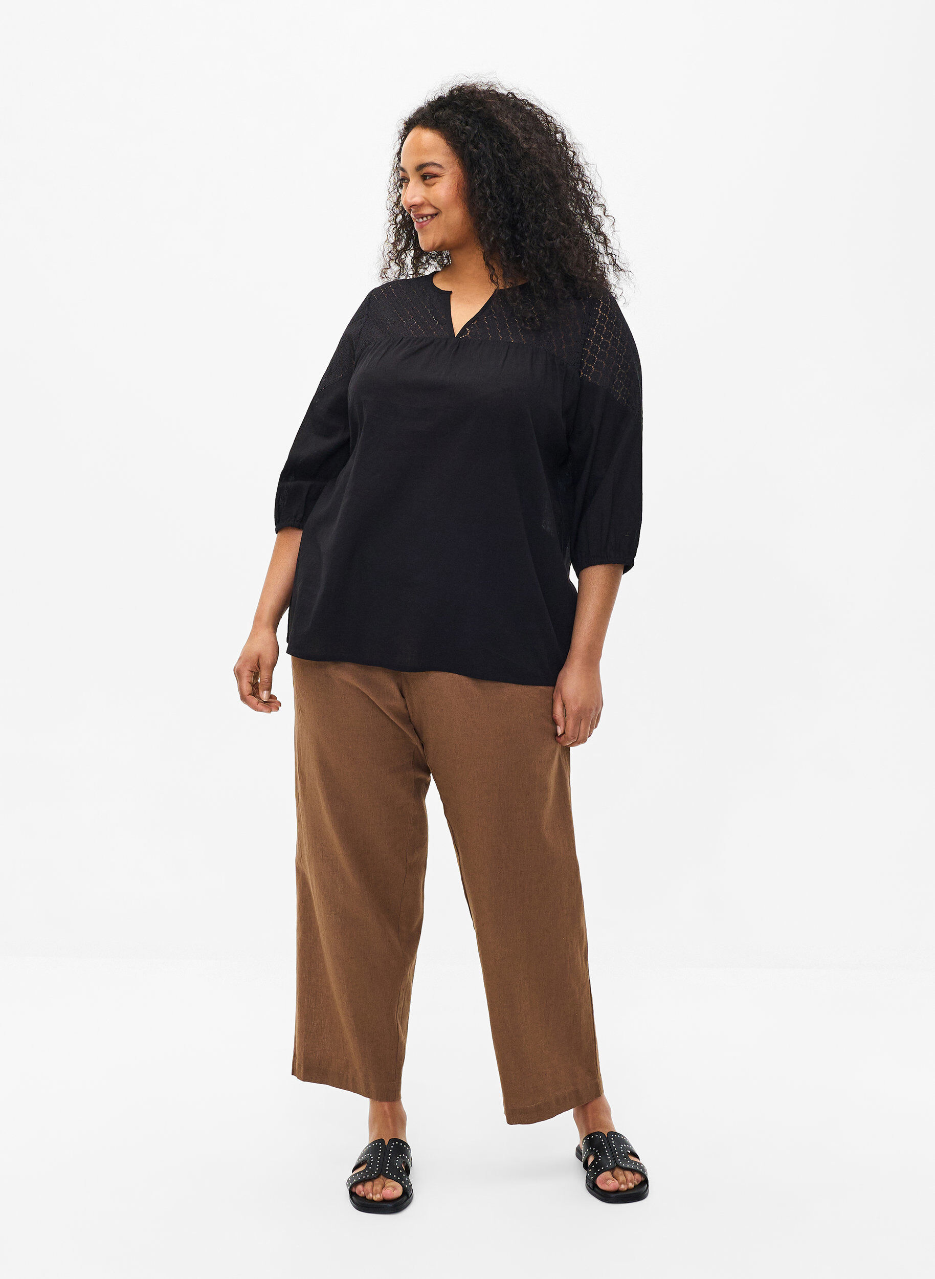 Zizzi Bluse aus Baumwollmischung mit Leinen und H&auml;keldetails, Black, Model image number 2