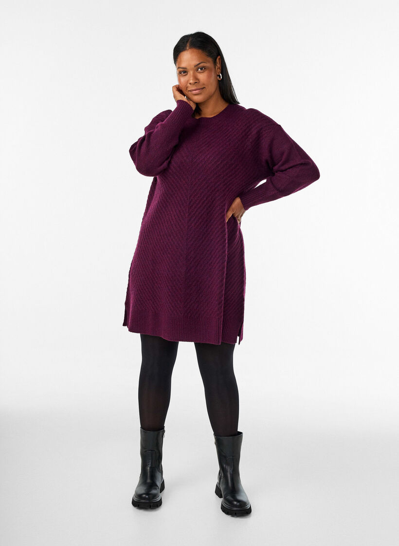 Kurzes Strickkleid mit V-f&ouml;rmigem Strukturmuster, Rot, Model image number 1