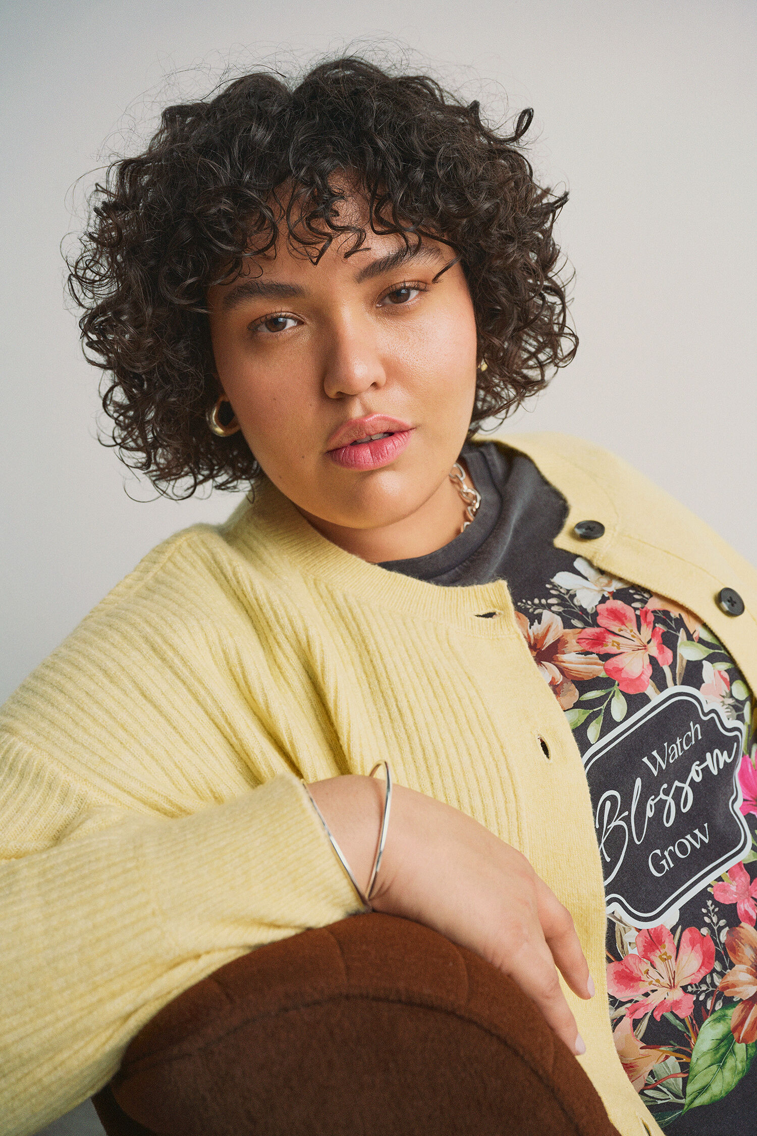 Zizzi Strickjacke in Gelbt&ouml;nen, , Model