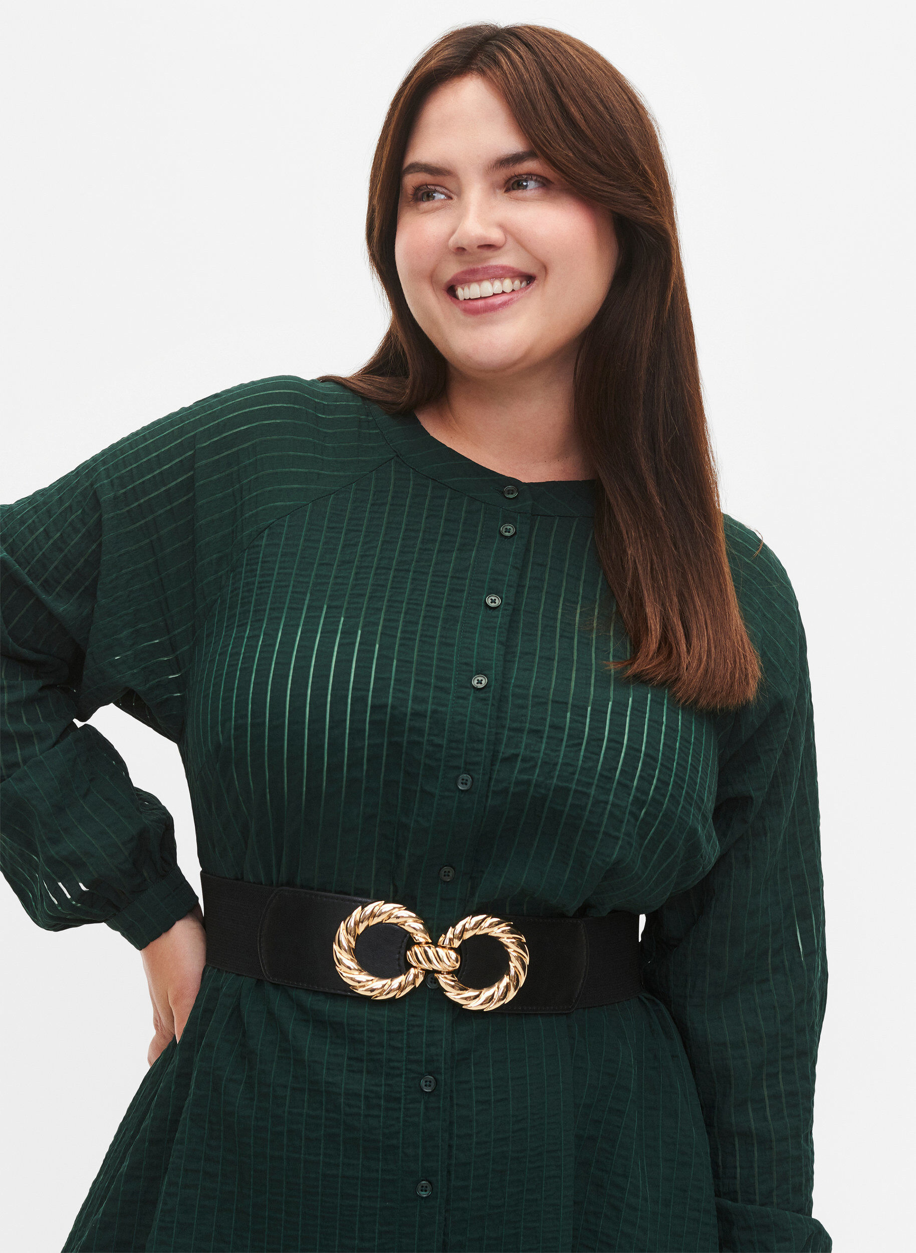 Zizzi Elastischer Tailleng&uuml;rtel mit goldfarbener Schnalle, Black, Model image number 0