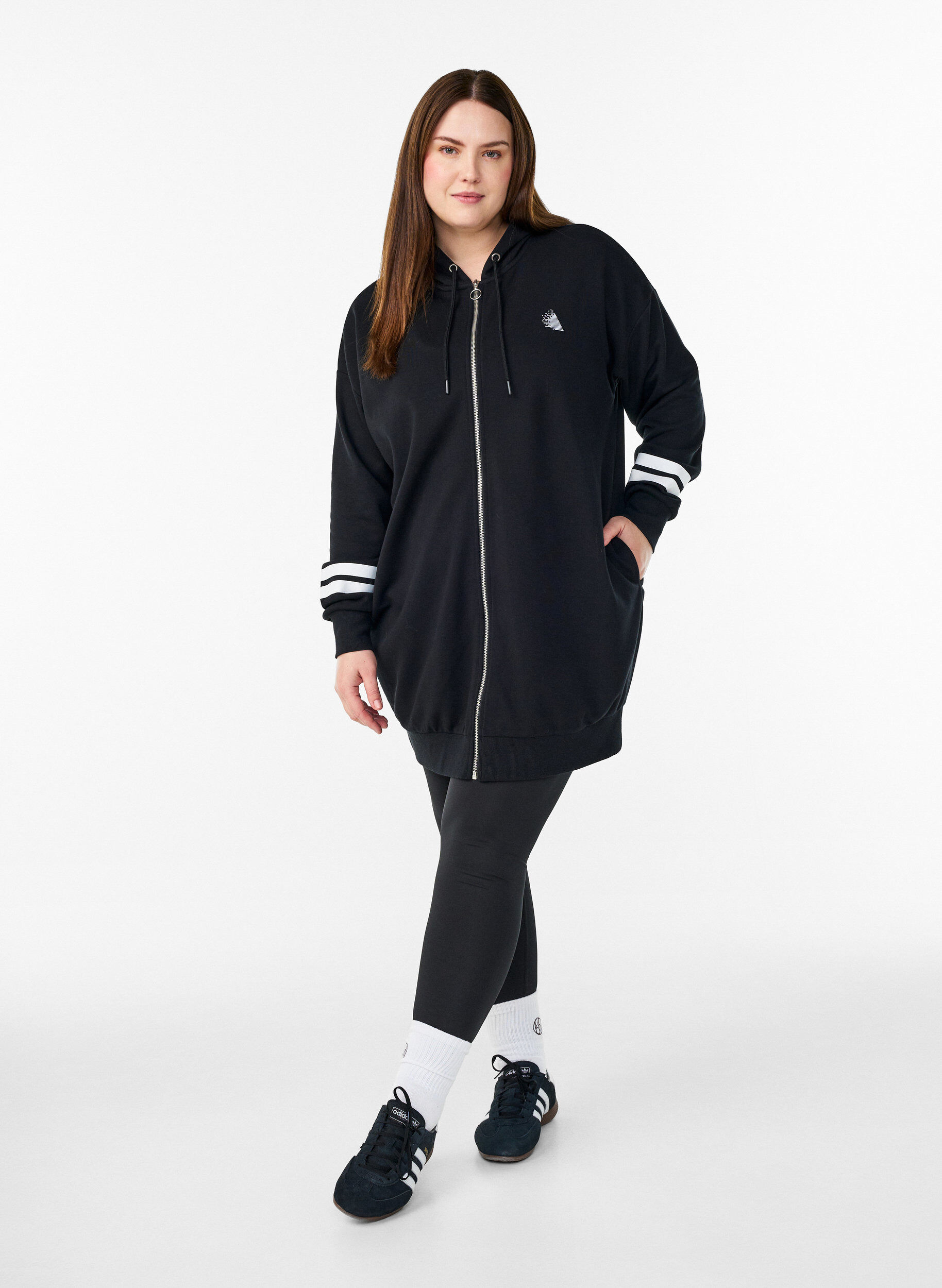 Zizzi Lange Sweat-Strickjacke mit Printdetails, Schwarz, Model image number 1