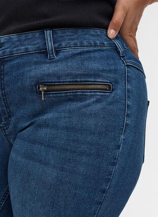 Extra Slim Sanna Jeans mit Reißverschluss, Blue denim, Model image number 2