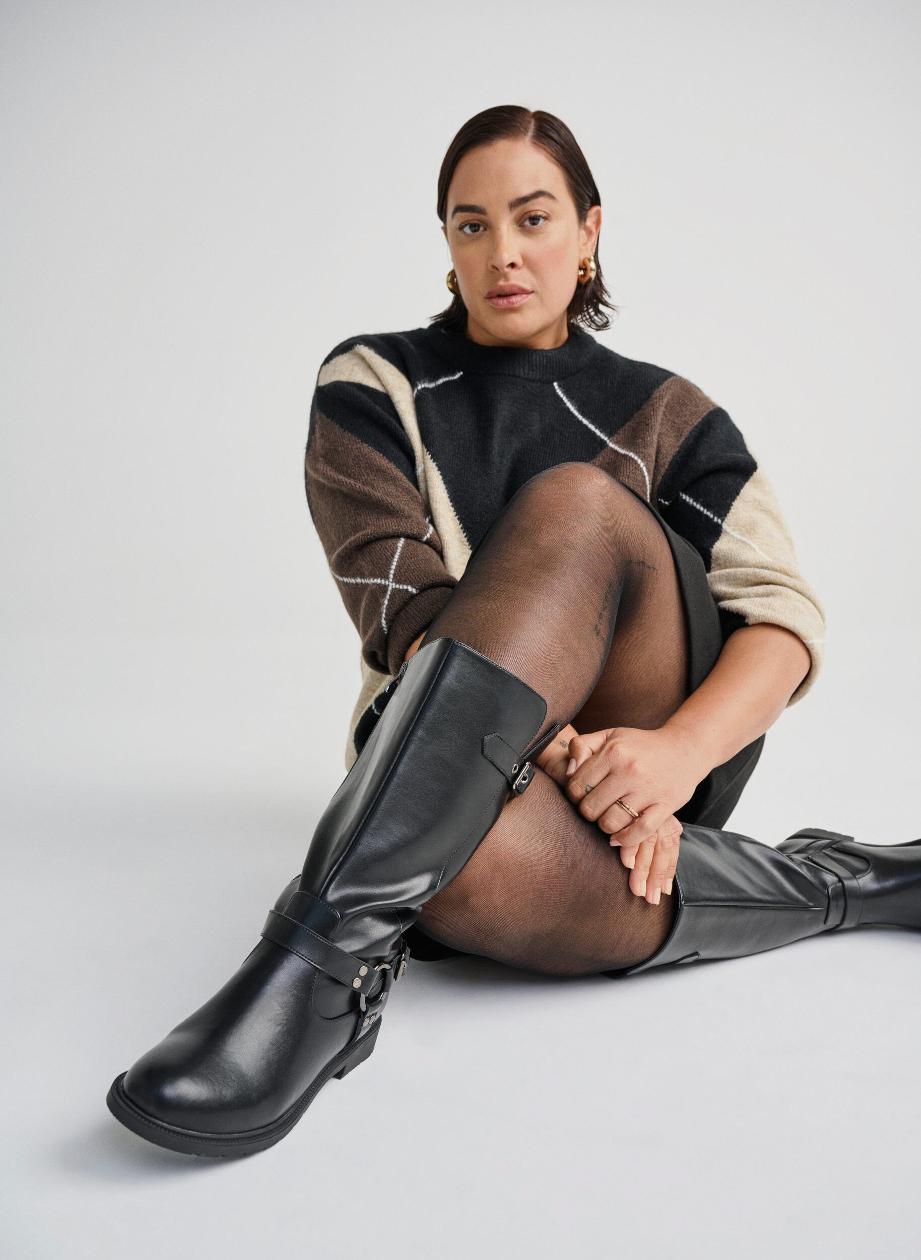 Extra-Weite - Hoher Lederstiefel mit dekorativen Schnallen