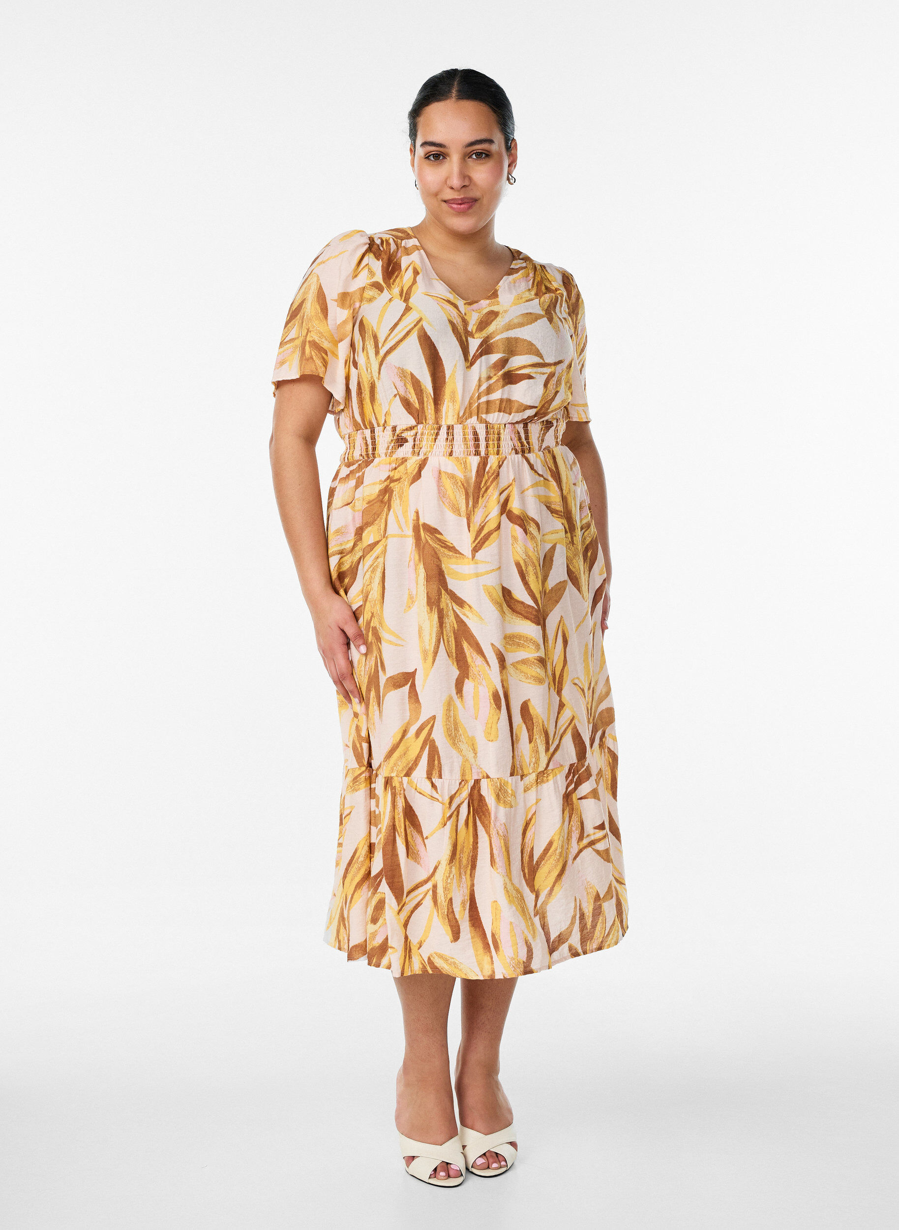 ZizziMidikleid aus Viskose mit Blattmuster und gesmokter Taille, Gelb, Model image number 0