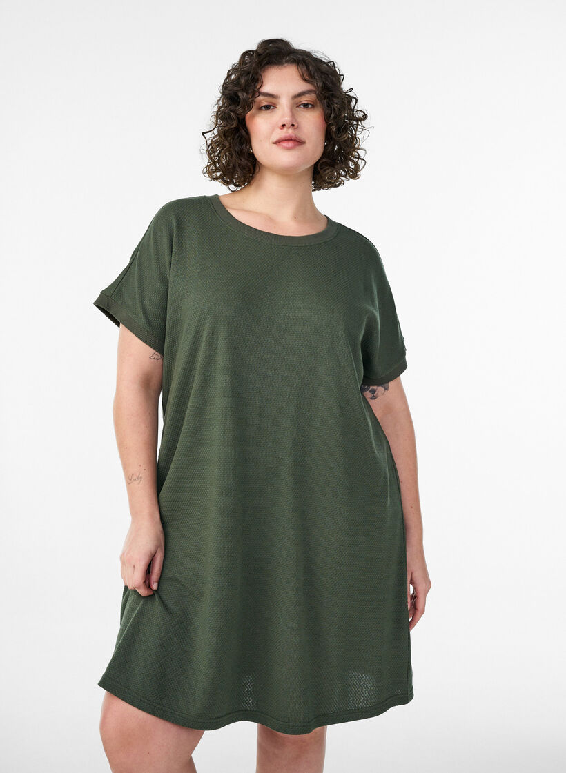 Kurzes Kleid aus strukturiertem Jersey mit Rundhalsausschnitt, Gr&uuml;n, Model image number 0