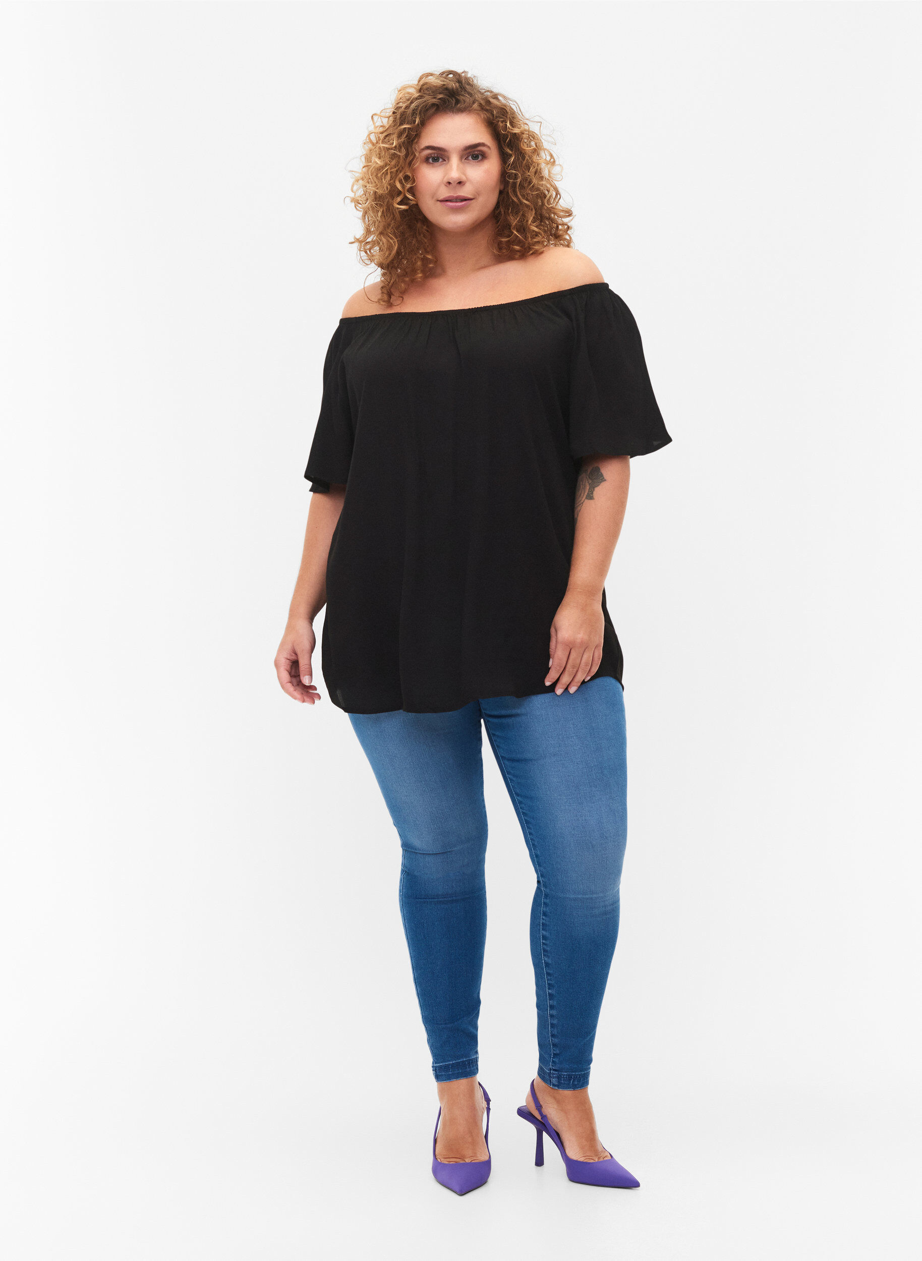 Zizzi Einfarbige Bluse aus Viskose mit kurzen &Auml;rmeln, Black, Model image number 3