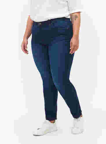 Slim Fit Emily Jeans mit normaler Taillenhöhe, Blue denim, Model image number 2