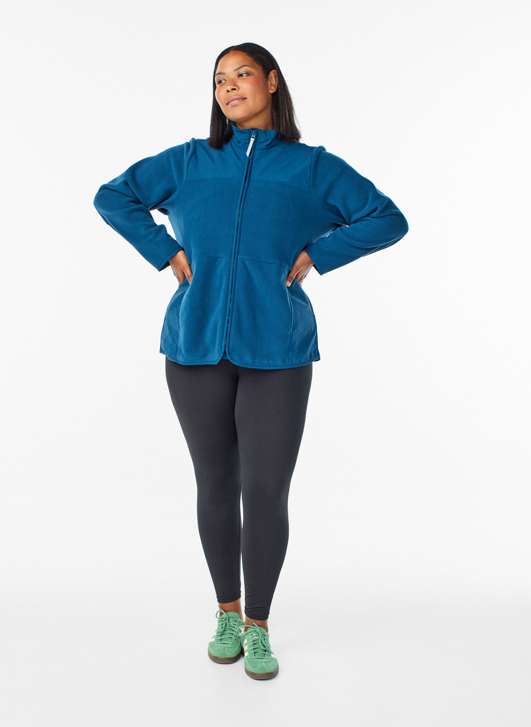 Zizzi Fleecejacke mit hohem Kragen und Taschen, Blau, Model image number 1