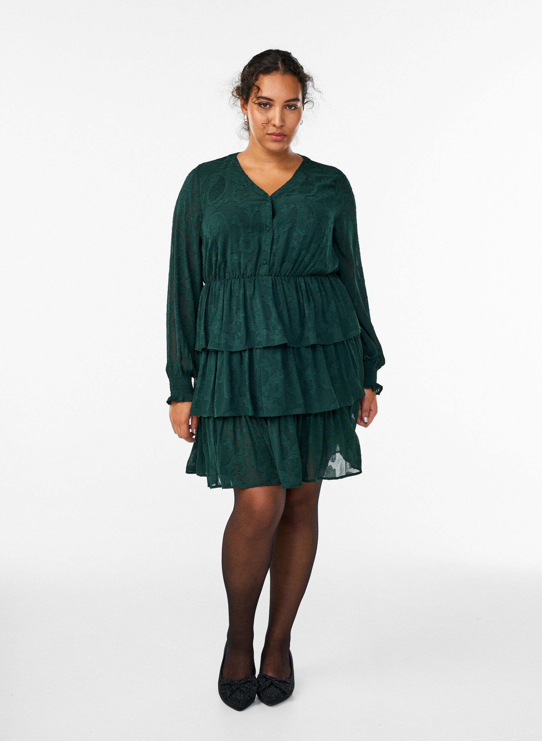 Zizzi Kurzes Kleid mit R&uuml;schen und Strukturmuster, Gr&uuml;n, Model image number 1