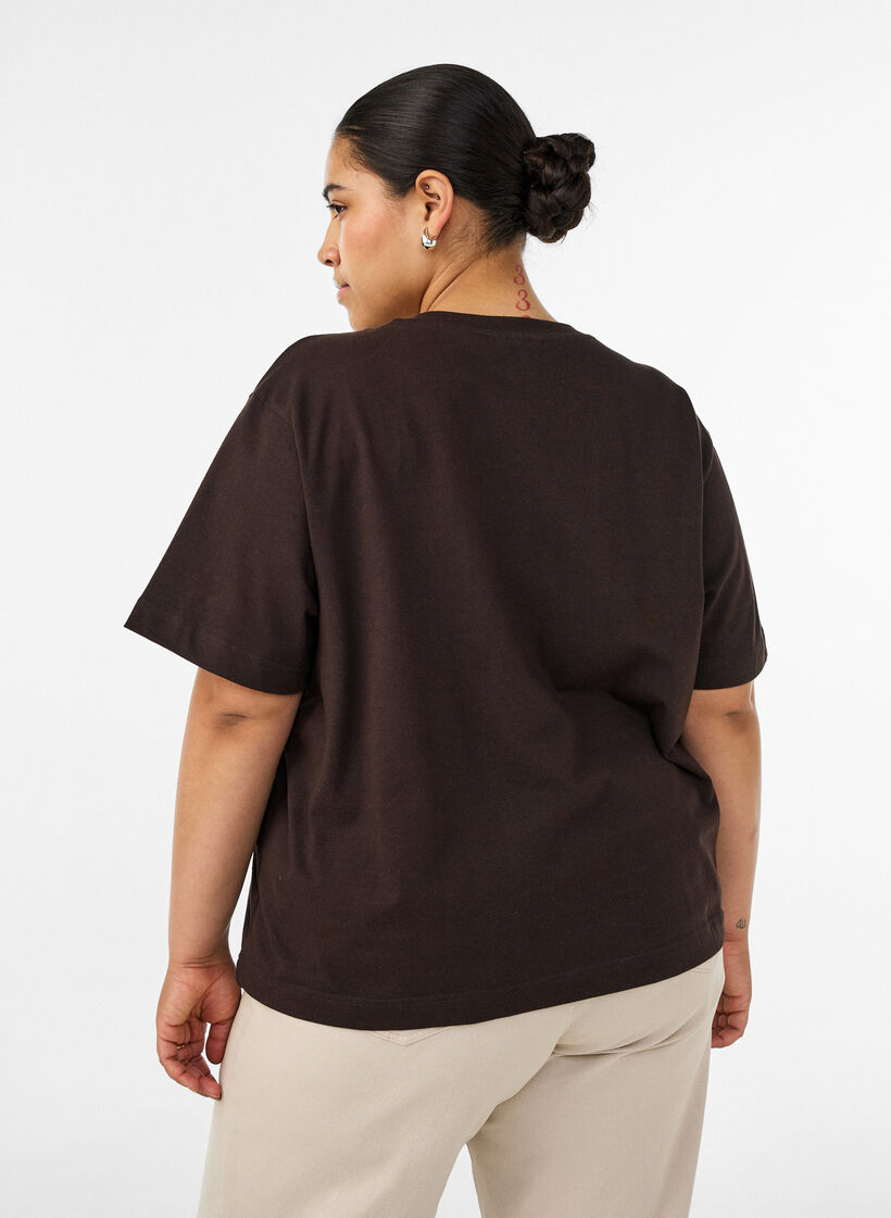 Kastiges T-Shirt aus Baumwolle, Braun, Model image number 2