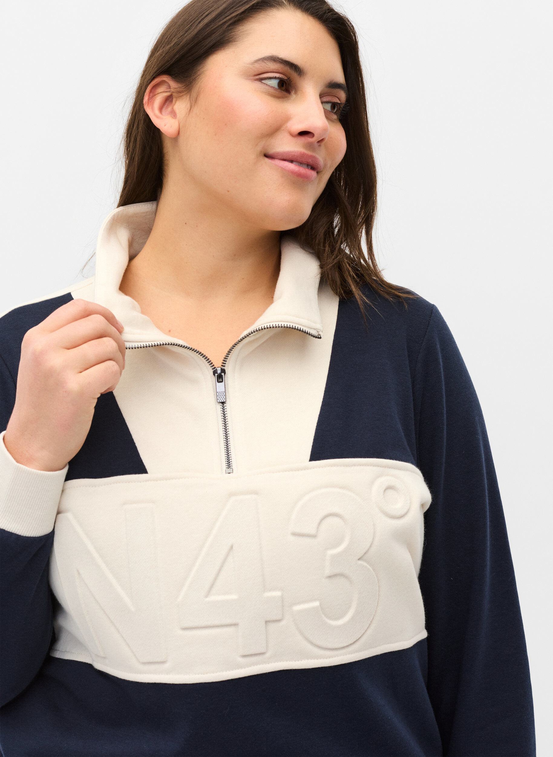 Zizzi Sweatshirt mit Colour-Block, Night Sky/Off White, Model image number 2