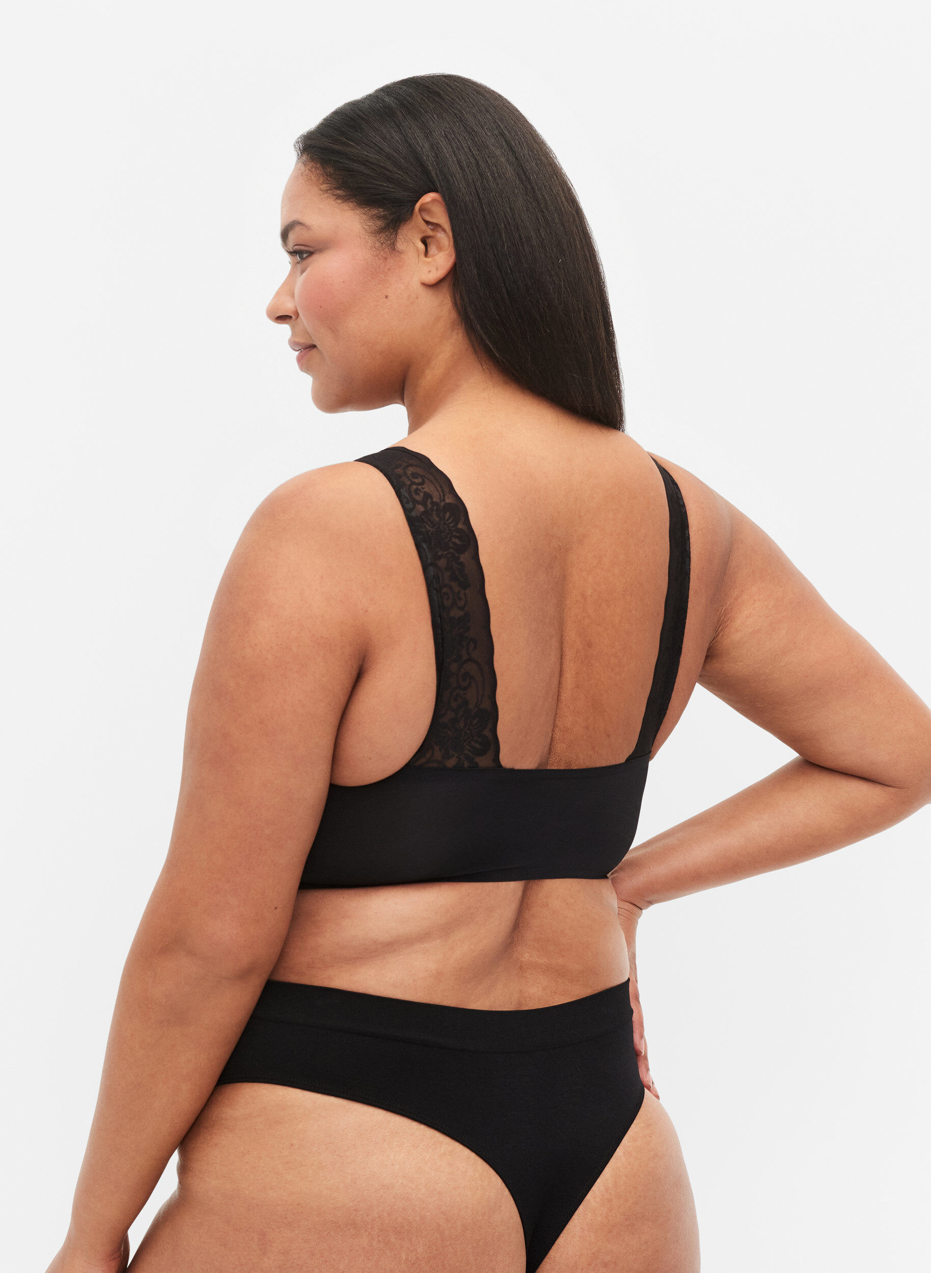 Zizzi Weicher BH mit Spitzentr&auml;gern, Black, Model image number 1