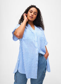 Gestreiftes Hemd mit Brusttaschen, Light Blue Stripe , Model