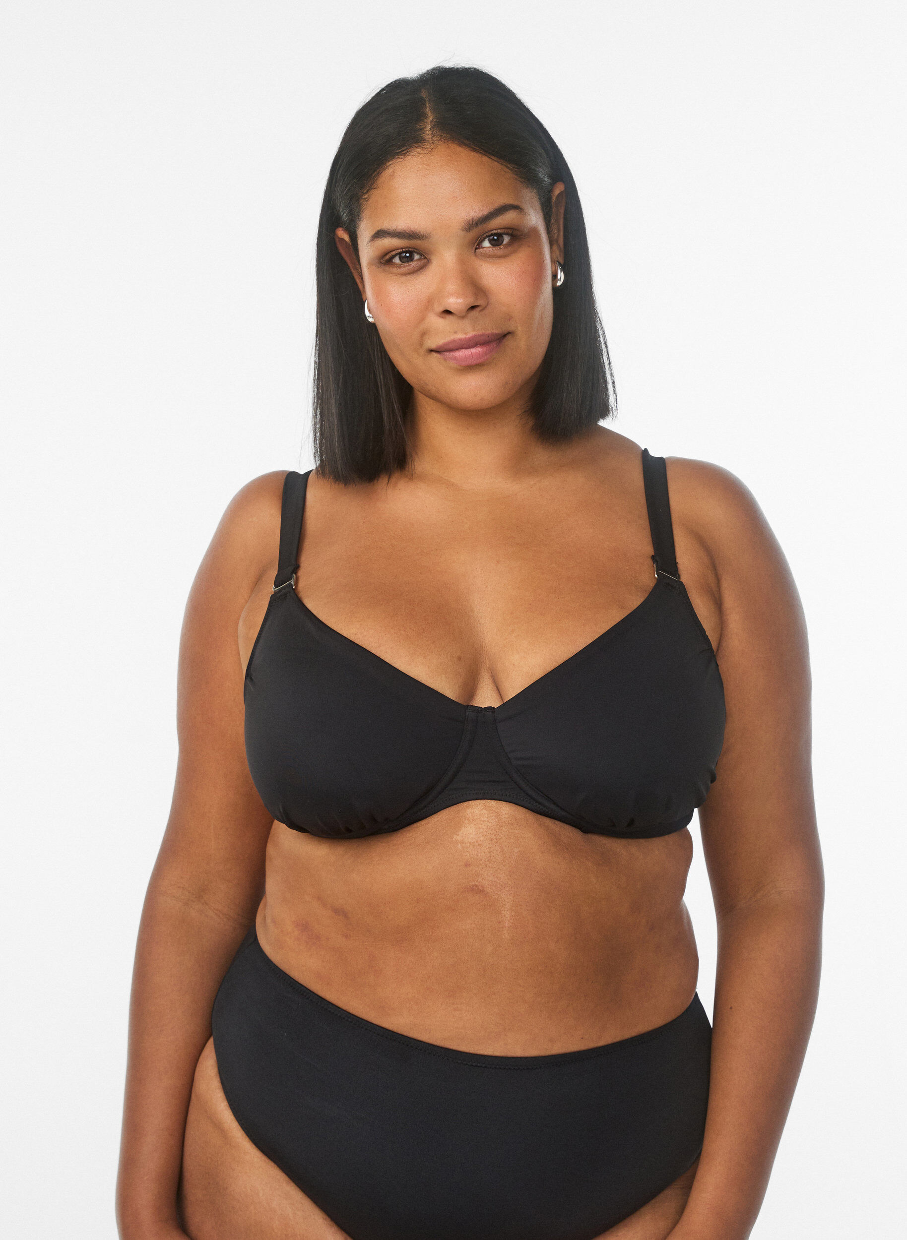 Zizzi Bikini Top mit B&uuml;gel und Neckholder, Schwarz, Model image number 0