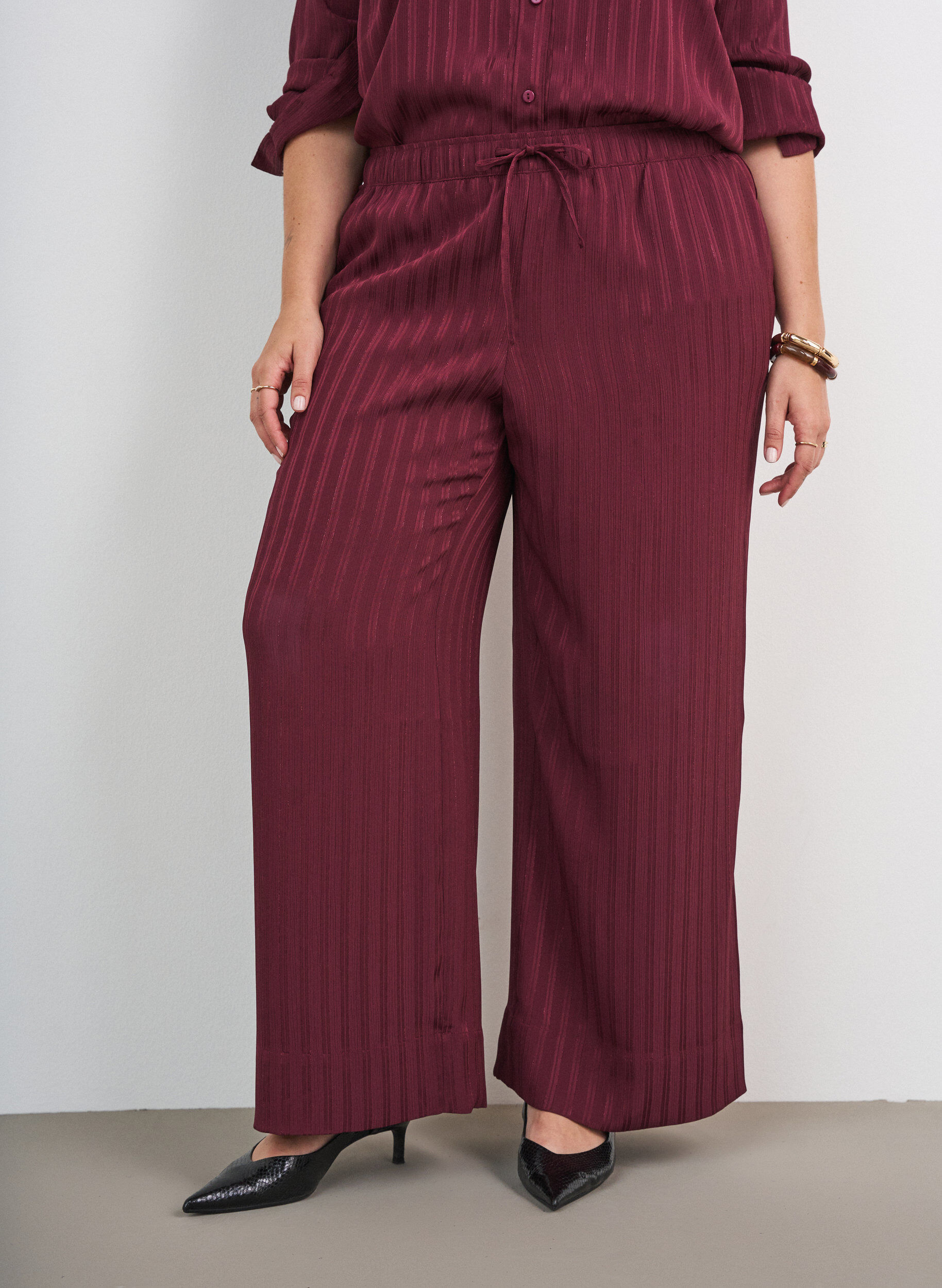 ZizziHose mit strukturierten Streifen und geraden Beinen, Rot, Model image number 3