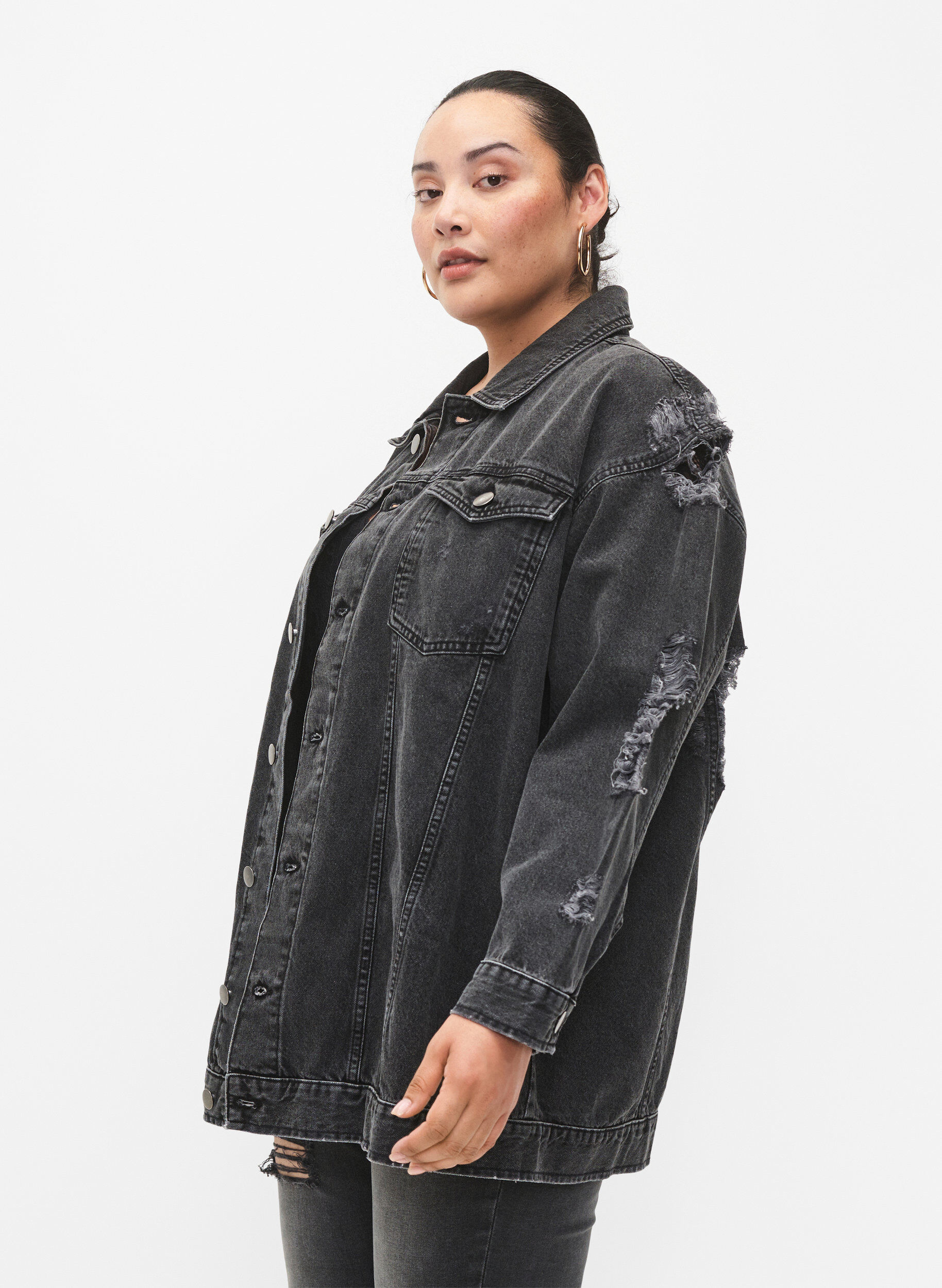 Zizzi Locker sitzende Jeansjacke mit Abnutzungsdetails, Dark Grey Denim, Model image number 2