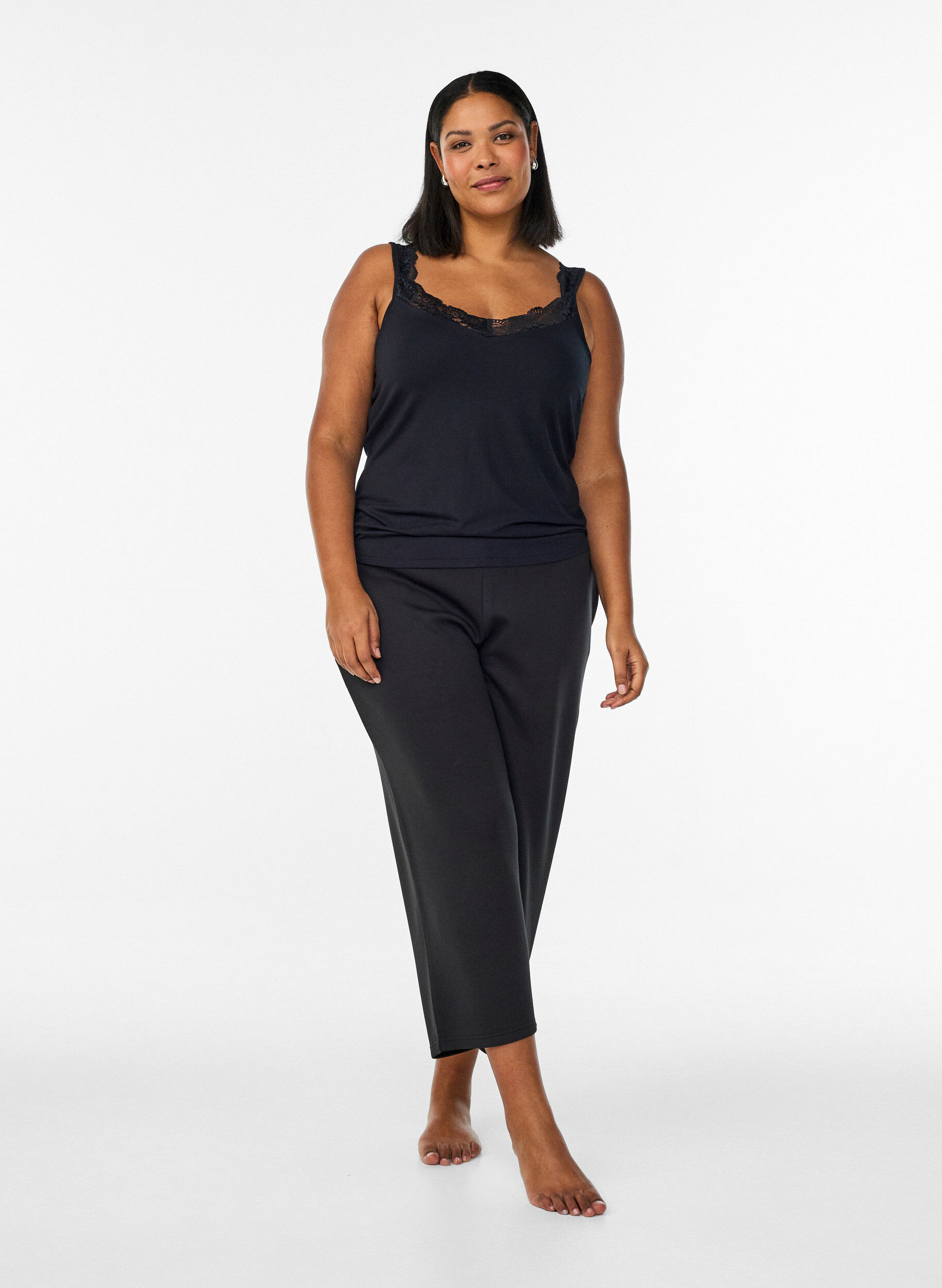 Zizzi Top aus Viskose mit Spitze, Schwarz, Model image number 1