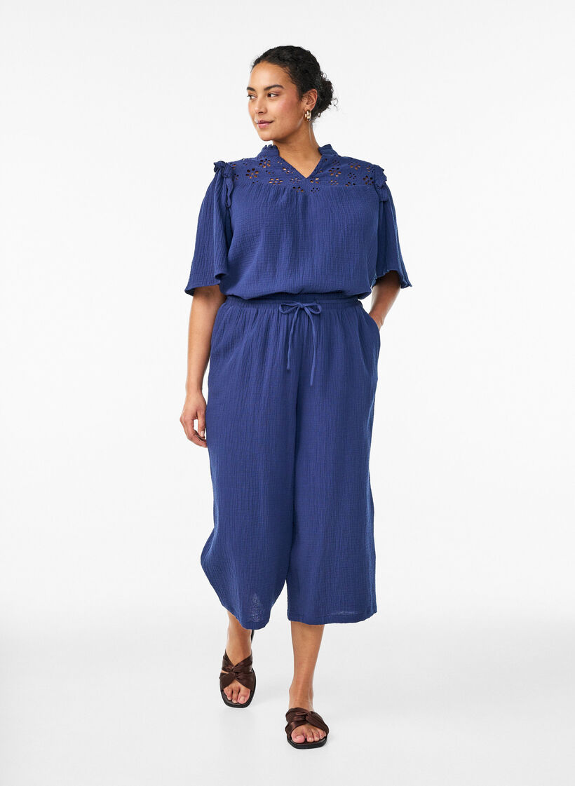 Bluse aus Baumwoll-Musselin mit Broderie Anglaise und 1/2-&Auml;rmeln, Blau, Model image number 1