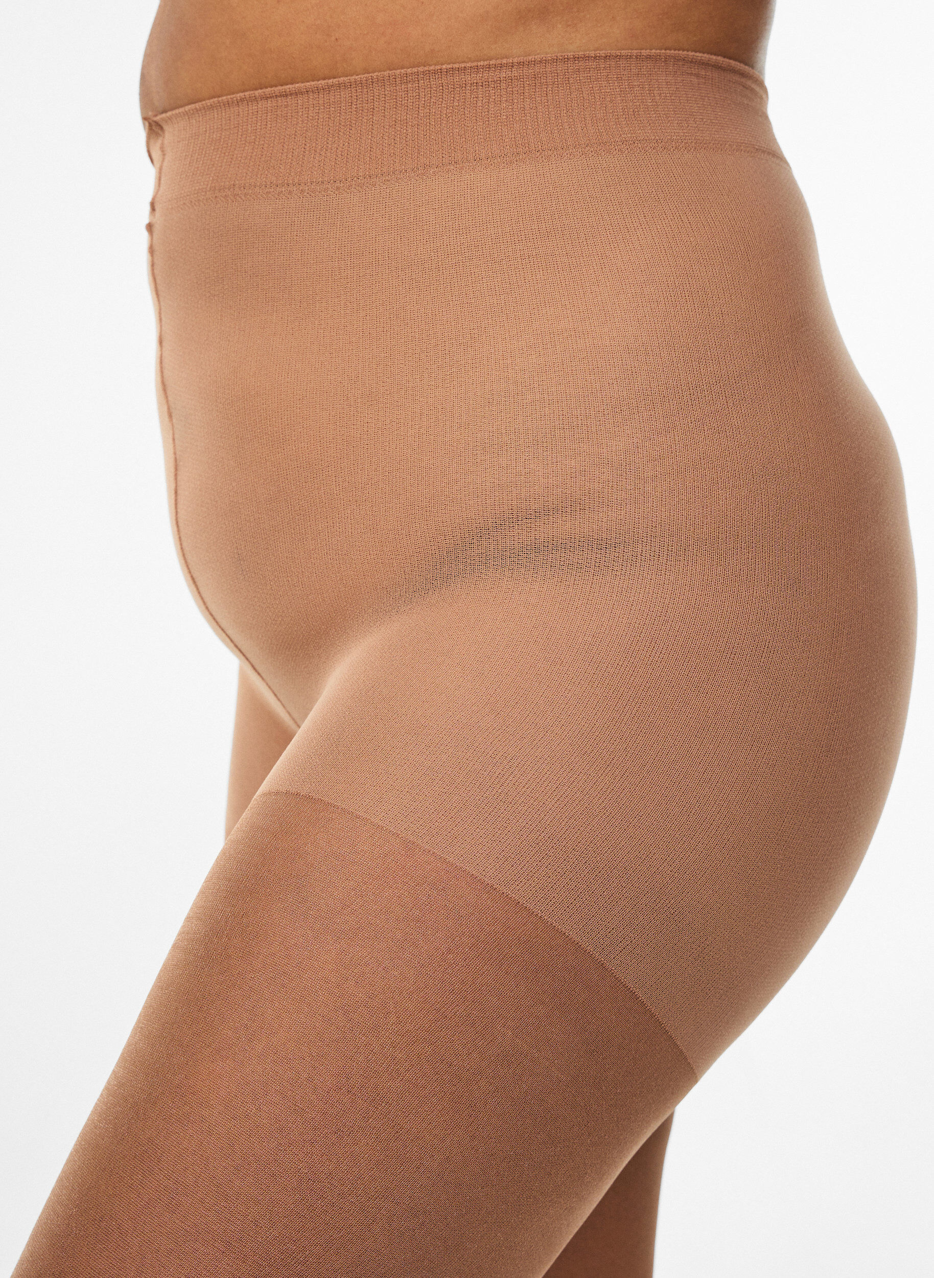 Zizzi Gl&auml;nzende 30 Denier Strumpfhose in Suntan, Beige, Model image number 2