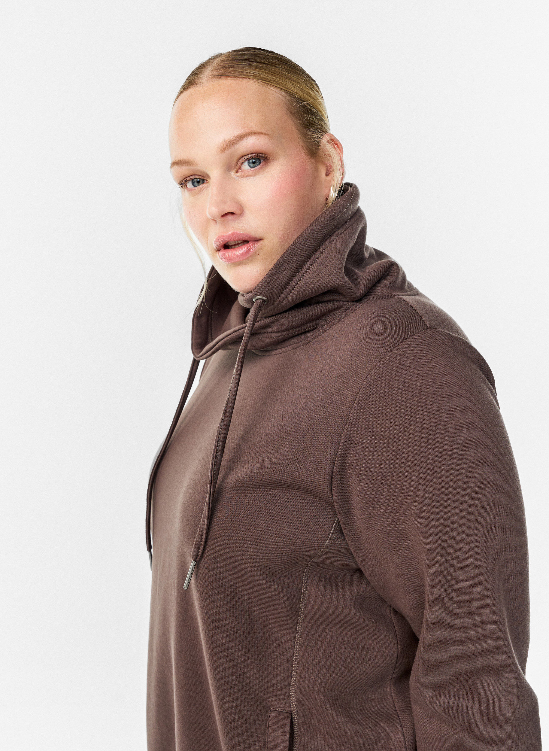 Zizzi Sweatshirt mit Stehkragen und Taschen, Braun, Image image number 0