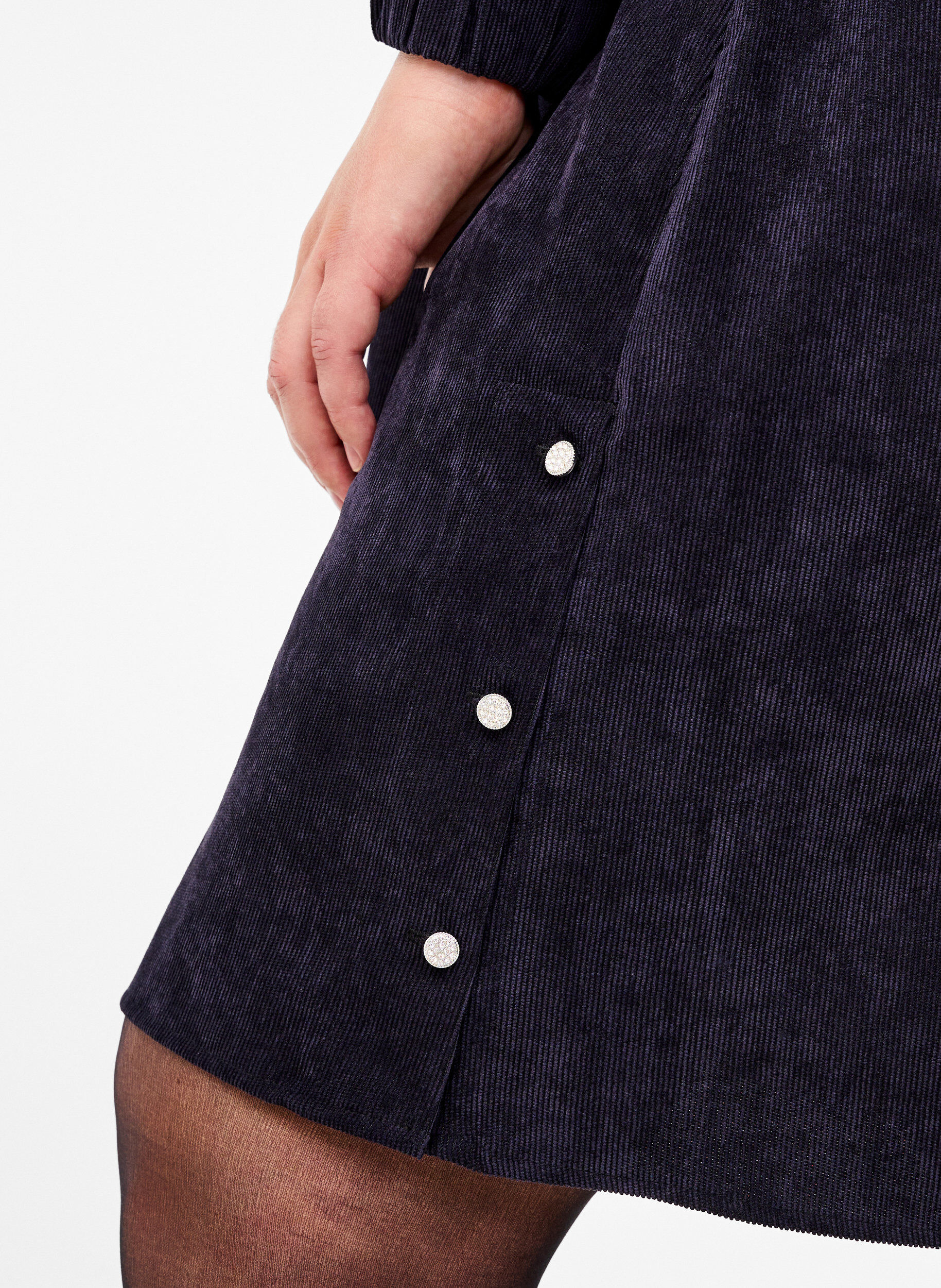 Zizzi Kurzes Samtkleid mit Taschen, Black, Model image number 2