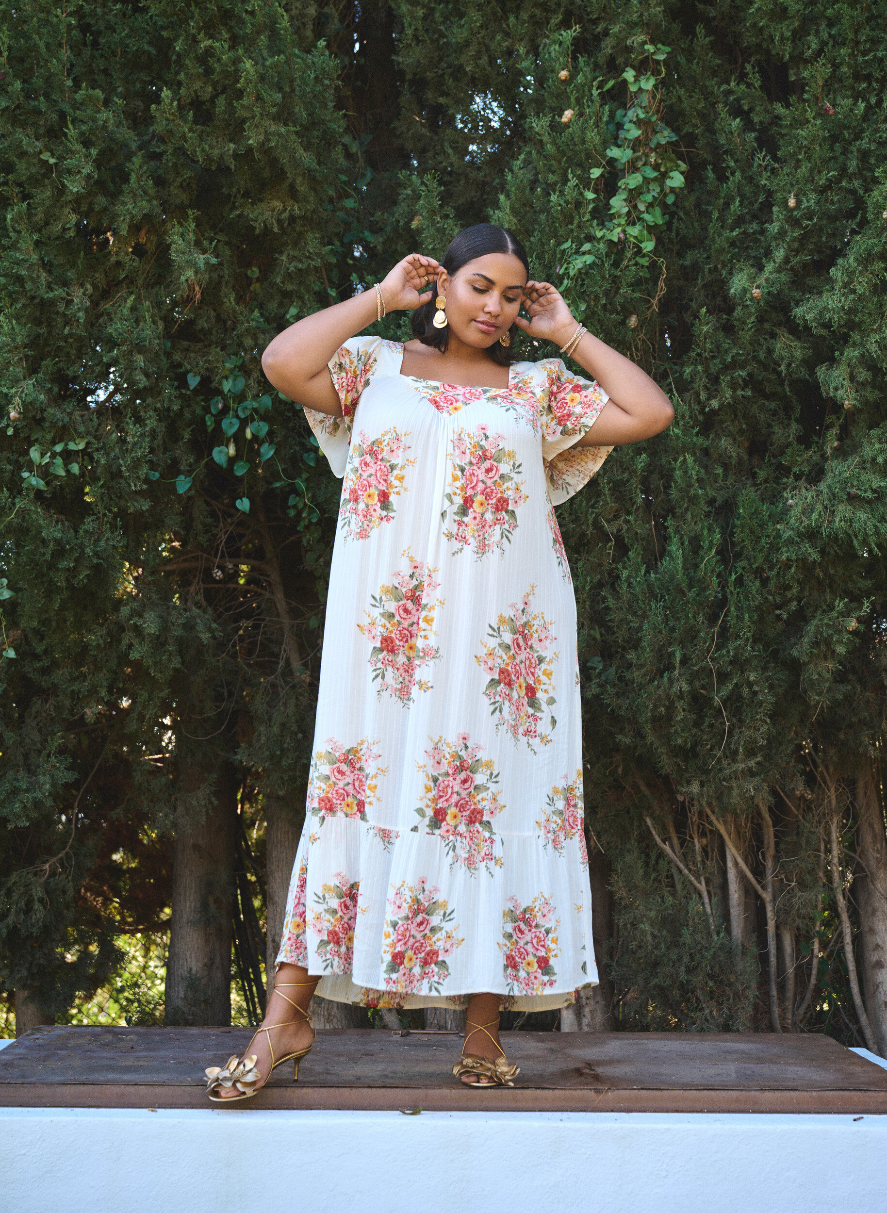 Zizzi Langes Kleid mit eckigem Ausschnitt und floralen Mustern, Vanille, Image image number 0