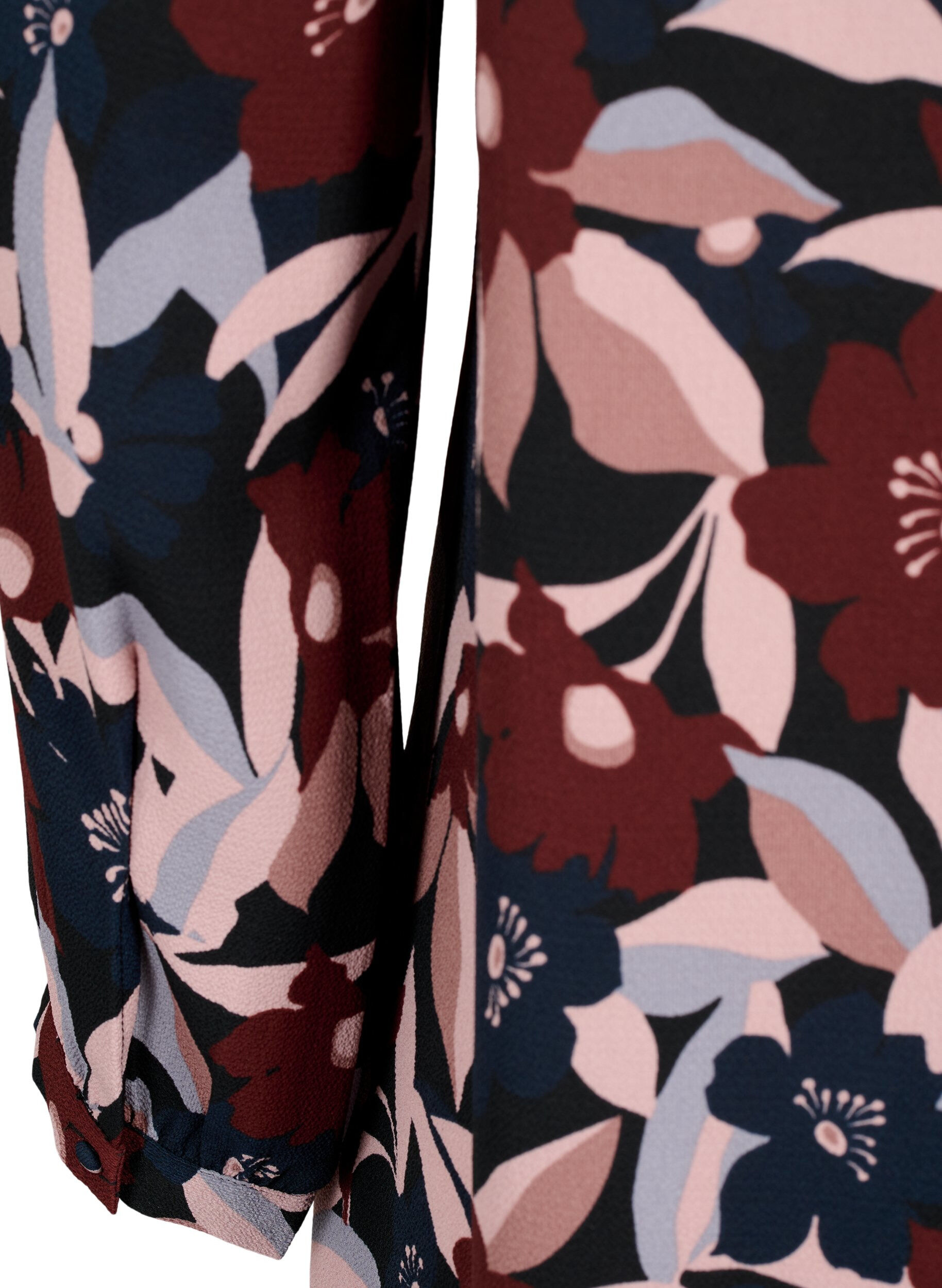 Zizzi Kleid mit V-Ausschnitt und Aufdruck, Black R. Flower AOP, Packshot image number 3