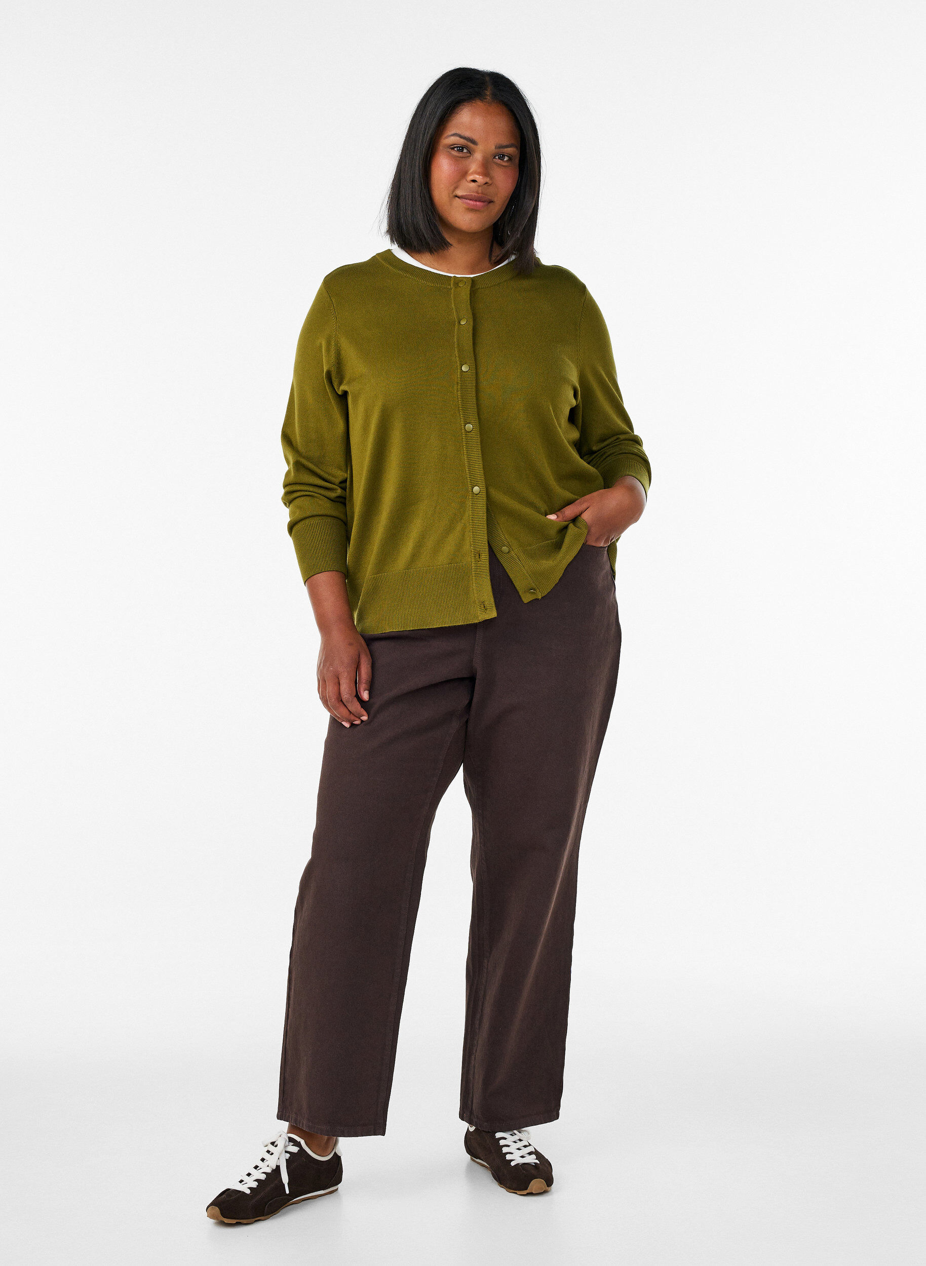 ZizziStrickjacke mit Rundhalsausschnitt und Kn&ouml;pfen, Gr&uuml;n, Model image number 1