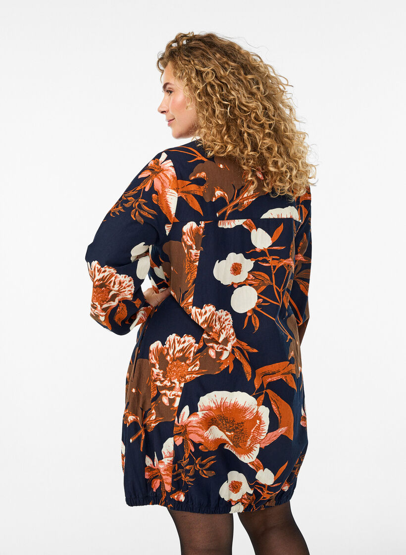 Kurzes Baumwollkleid mit Gummisaum und langen Ärmeln, Schwarz, Model image number 2