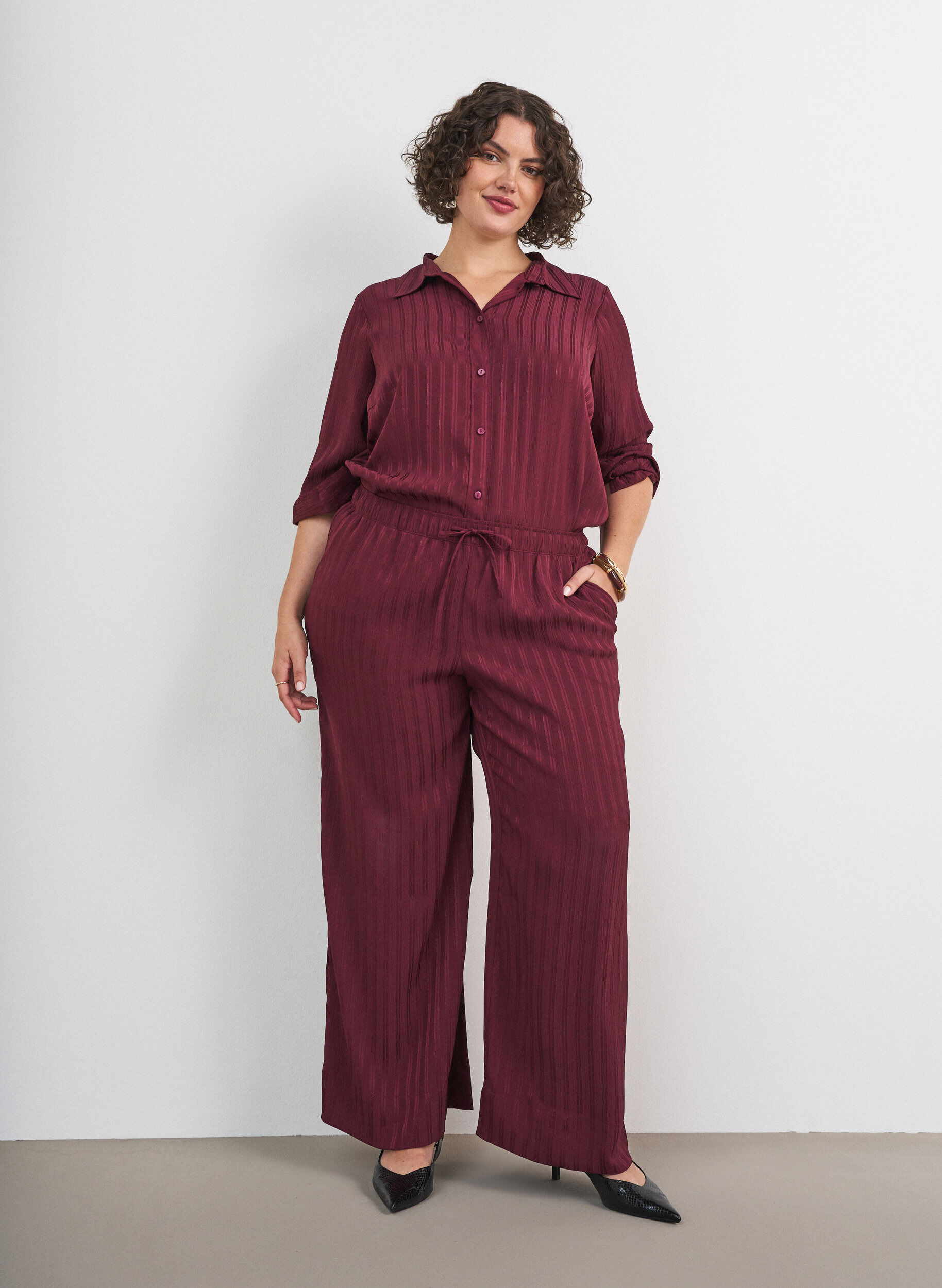 ZizziHose mit strukturierten Streifen und geraden Beinen, Rot, Model image number 1