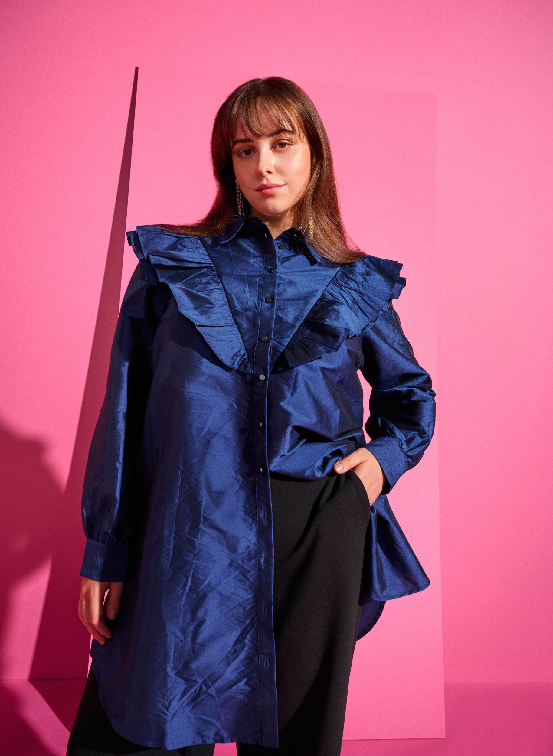 Zizzi Einfarbiges Hemd mit R&uuml;schendetail, Titan, Image image number 0