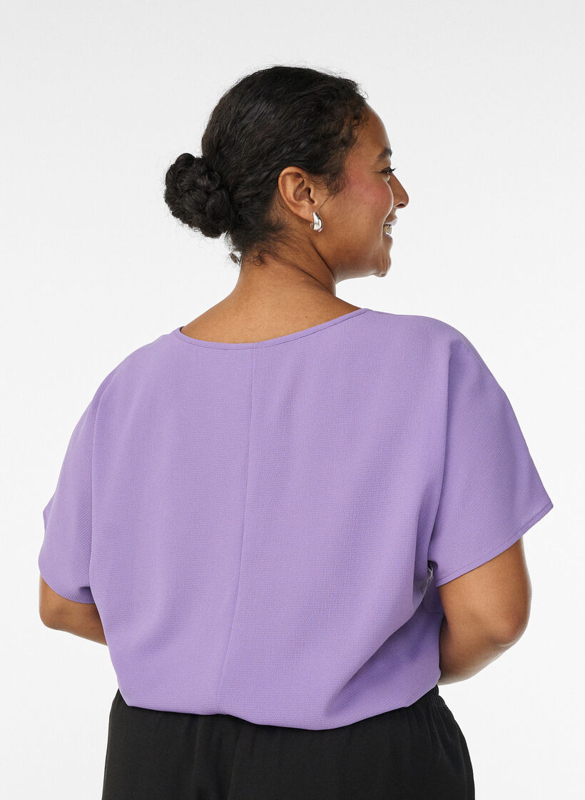 Bluse mit kurzen Ärmeln und Rundhalsausschnitt, lila, Model image number 2