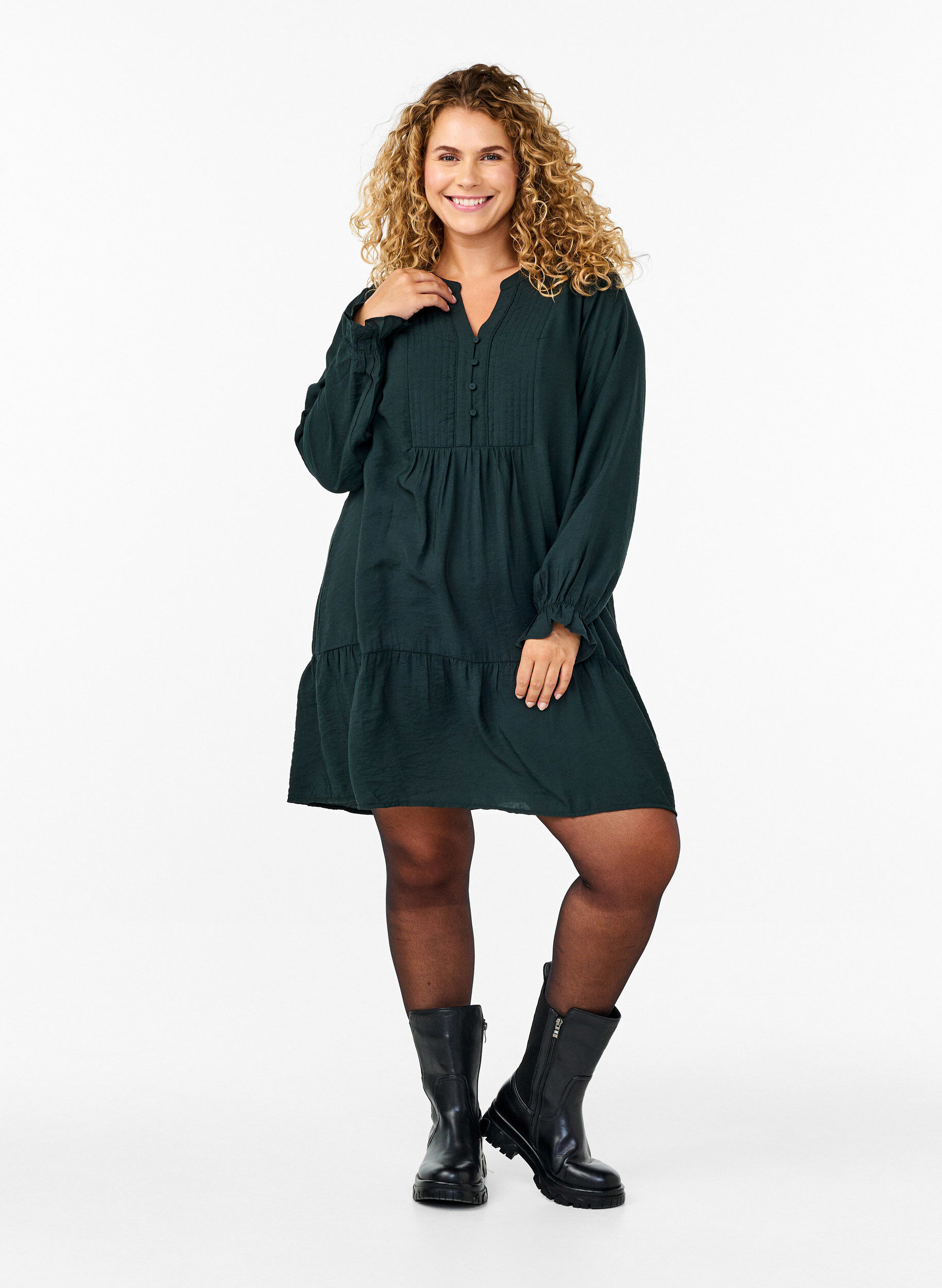 Zizzi Kurzes Kleid mit Ziern&auml;hten und Kn&ouml;pfen, Scarab, Model image number 2