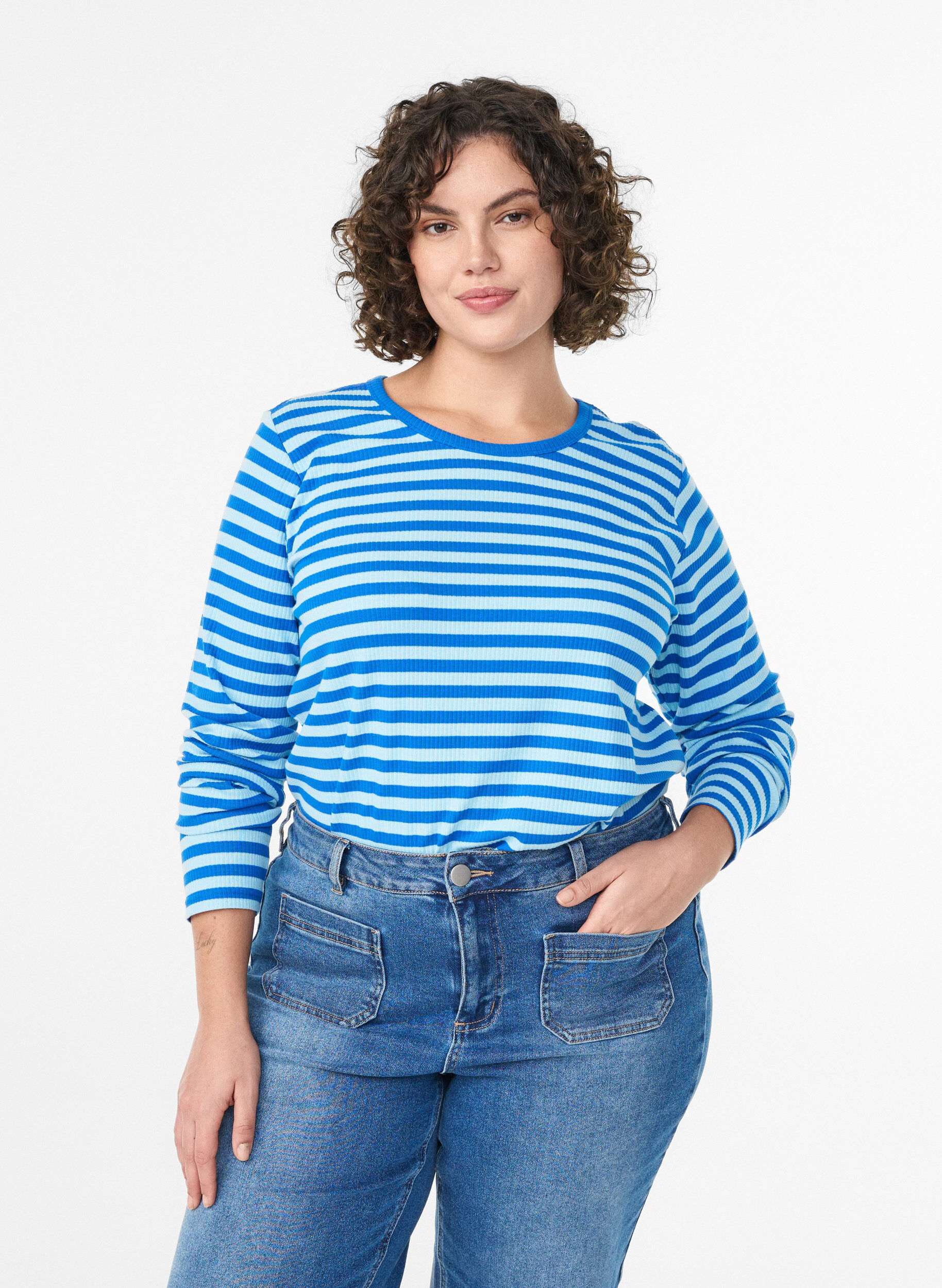 Gestreifte Bluse mit langen &Auml;rmeln., Blau, Model
