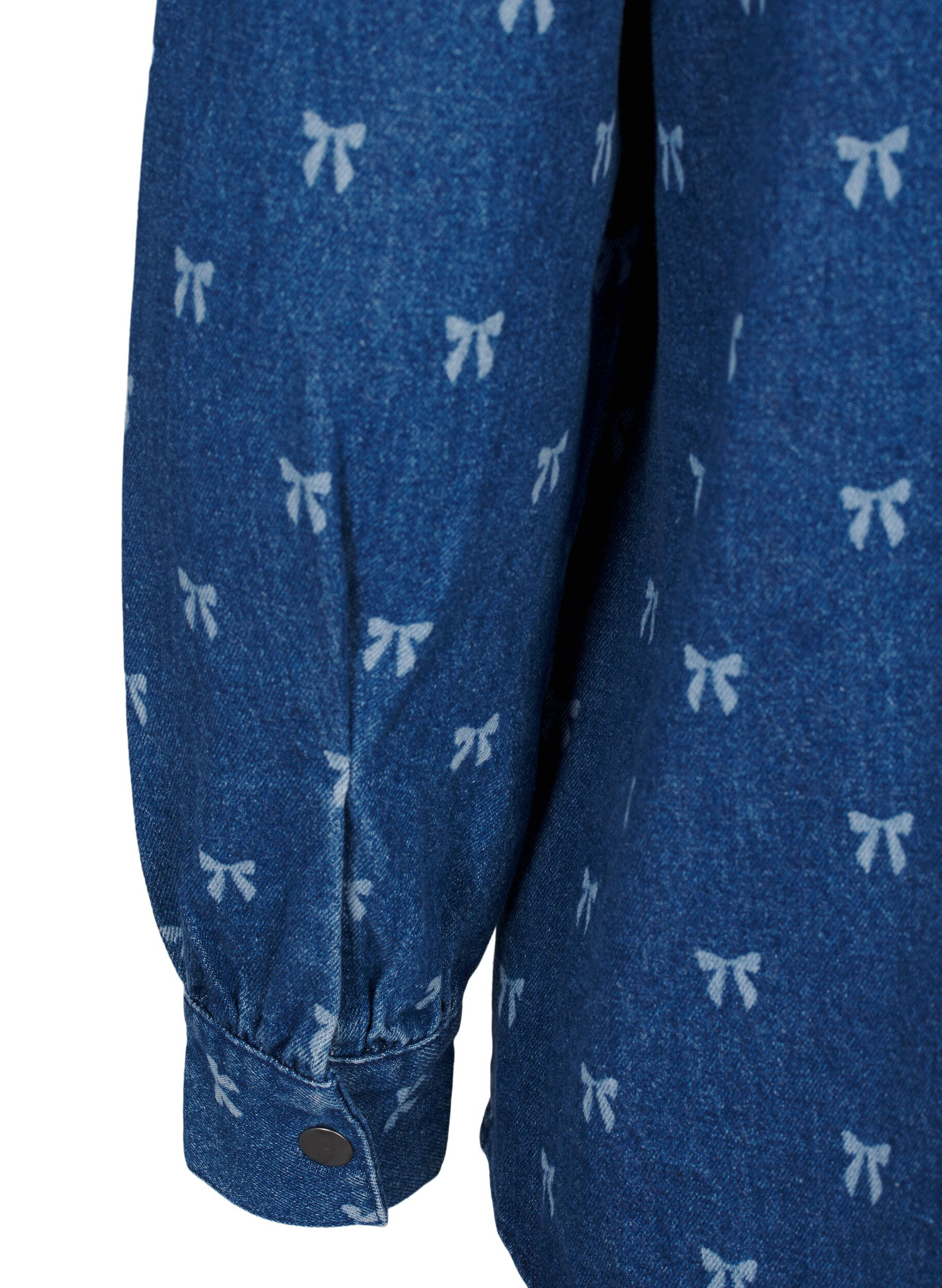 Zizzi Jeanshemd mit Herzen, Denim Blue W. Wh.Bow, Packshot image number 3