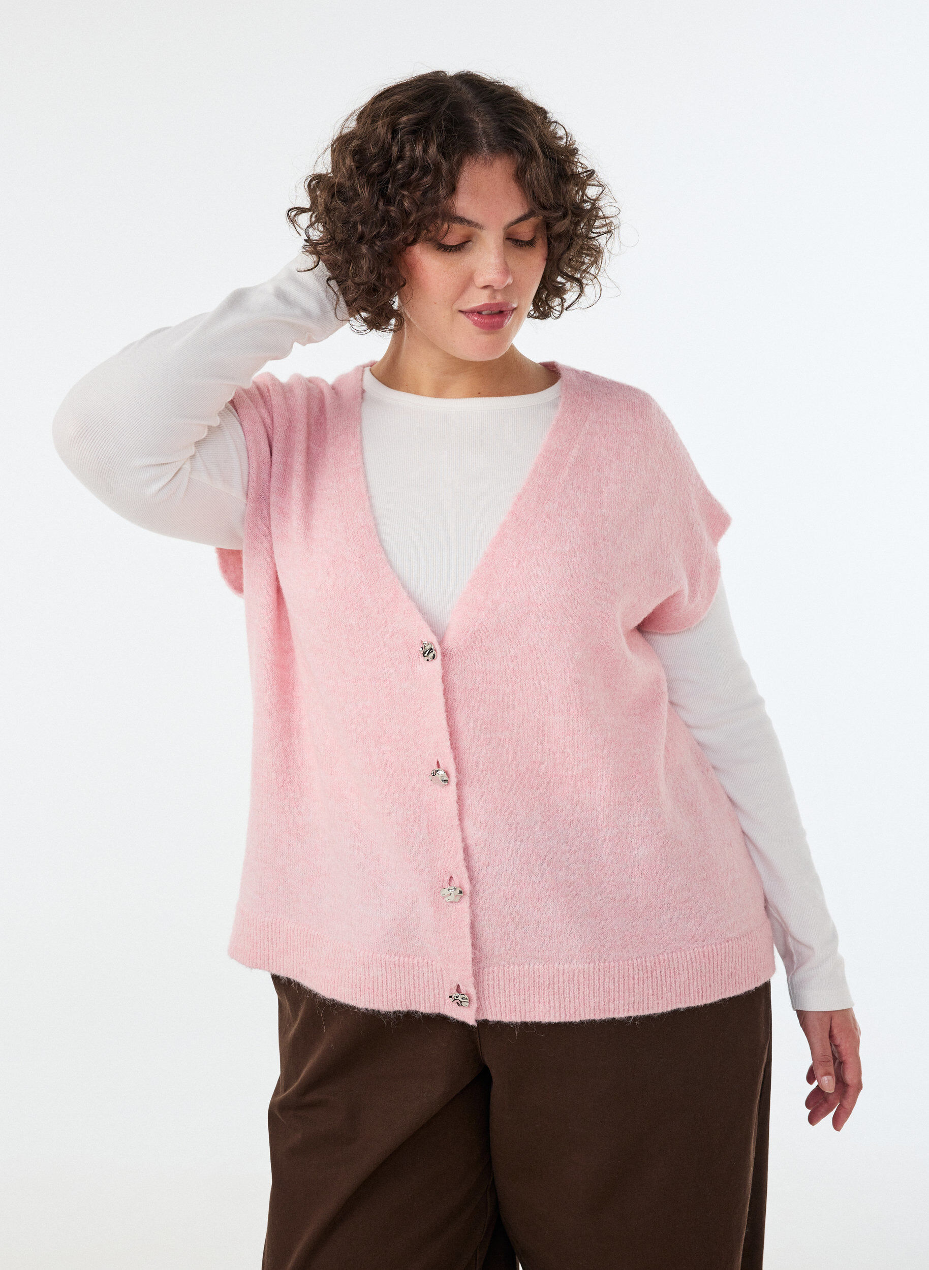 Strickweste mit V-Ausschnitt und Zierkn&ouml;pfen, Pink, Model