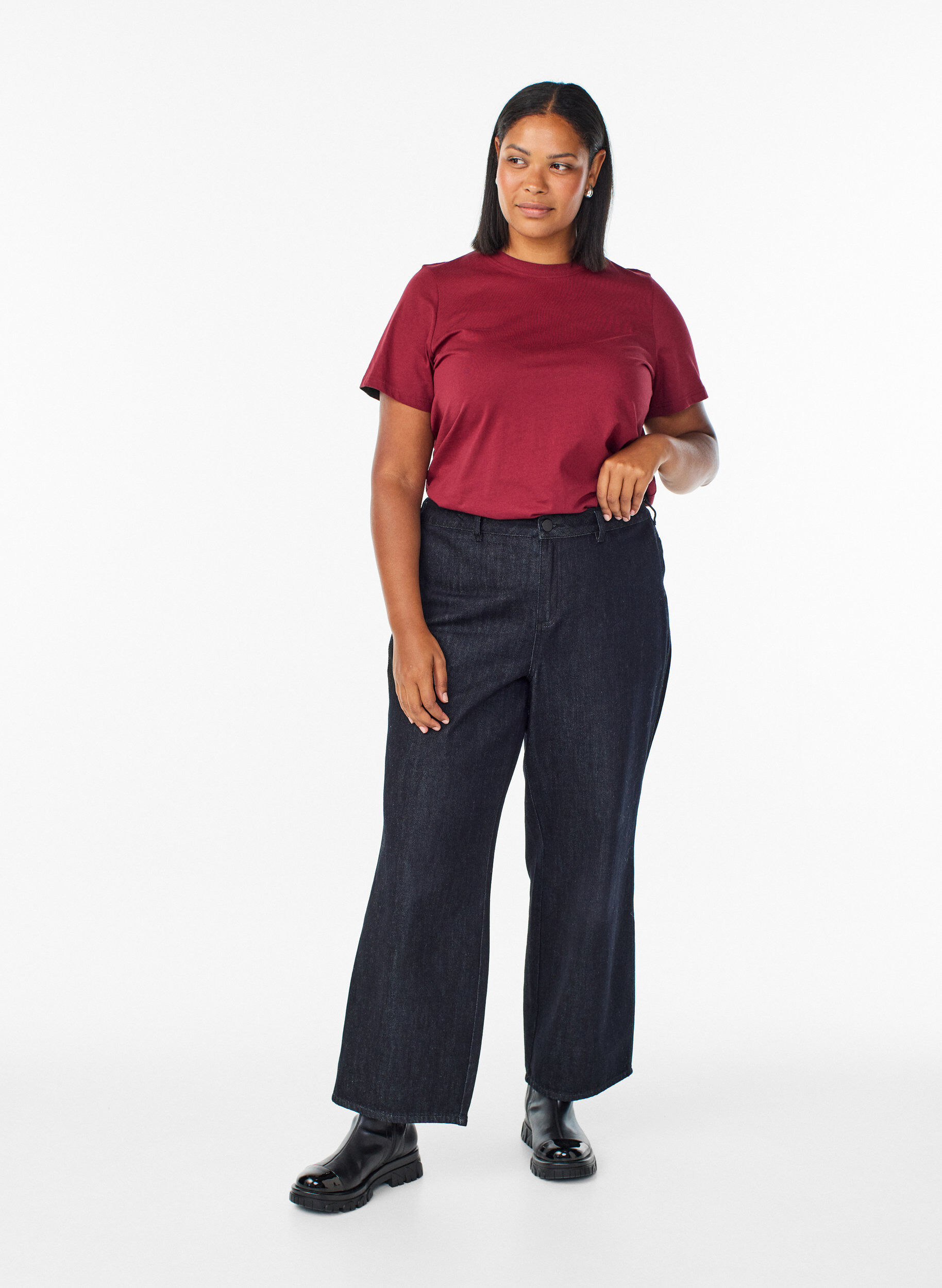 Zizzi Basic T-Shirt aus Baumwolle mit Rundhalsausschnitt, Dunkles Bordeaux, Model image number 1