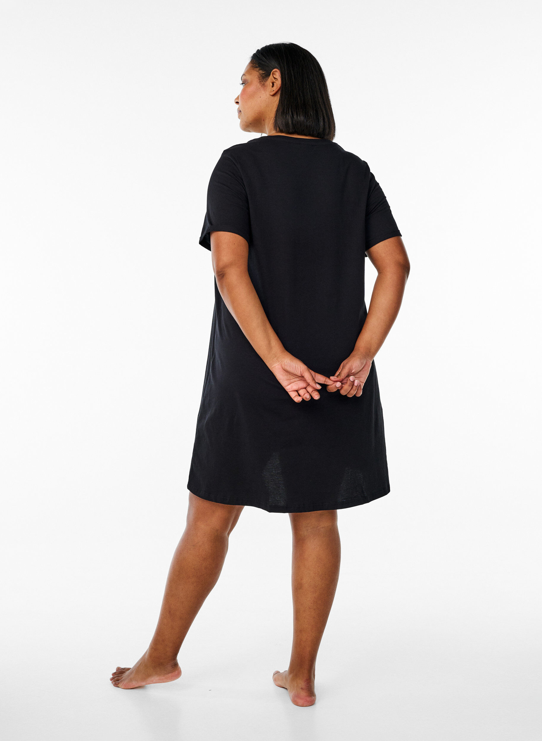 ZizziKurz&auml;rmeliges Nachthemd aus Bio-Baumwolle, Schwarz, Model image number 2
