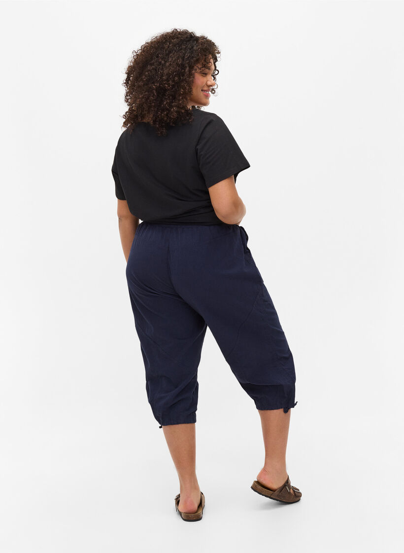 Lockere Caprihose aus Baumwolle, Blau, Model image number 2