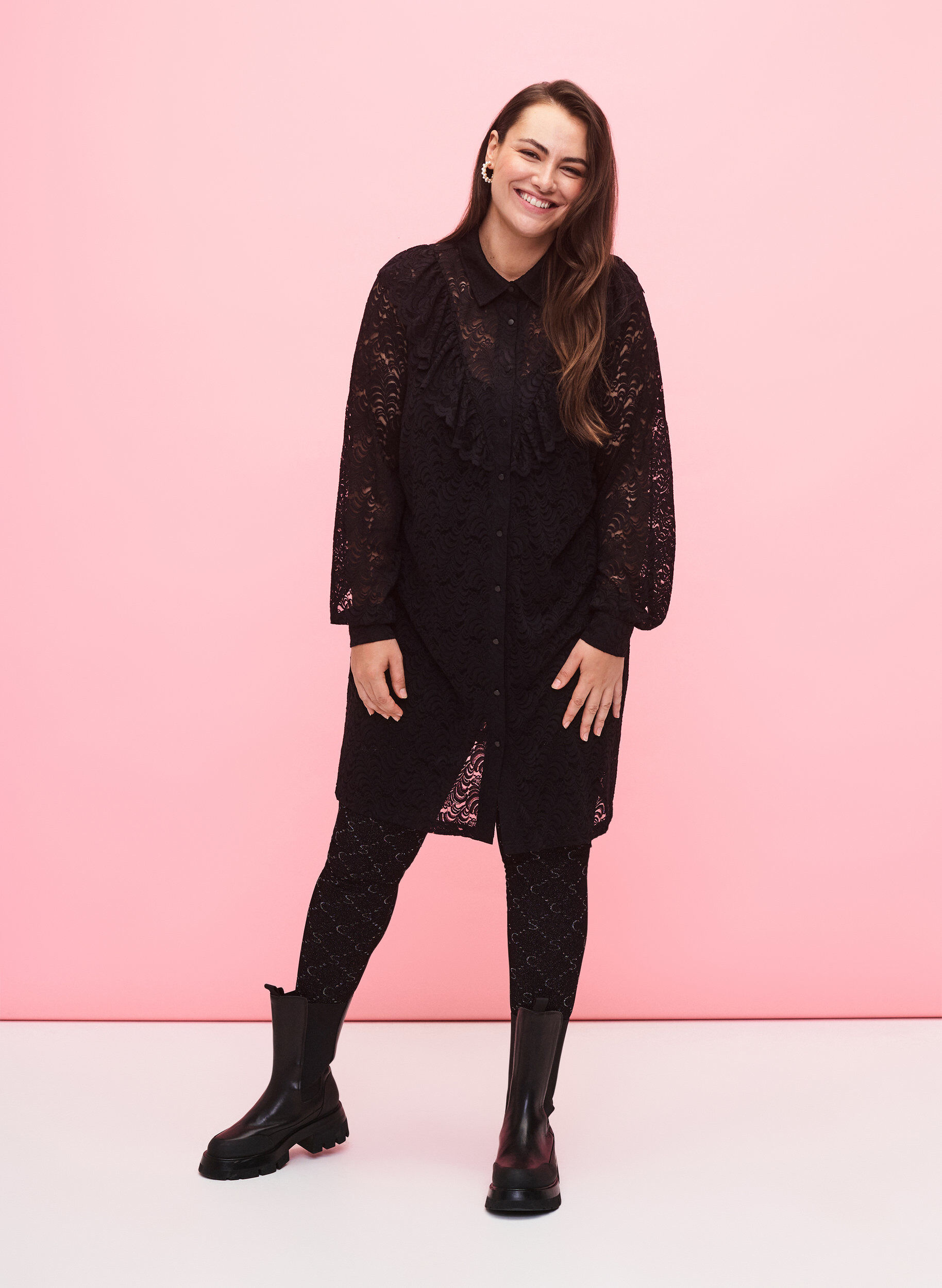 Zizzi Hemdblusenkleid aus Spitze mit R&uuml;schen, Black, Model image number 2