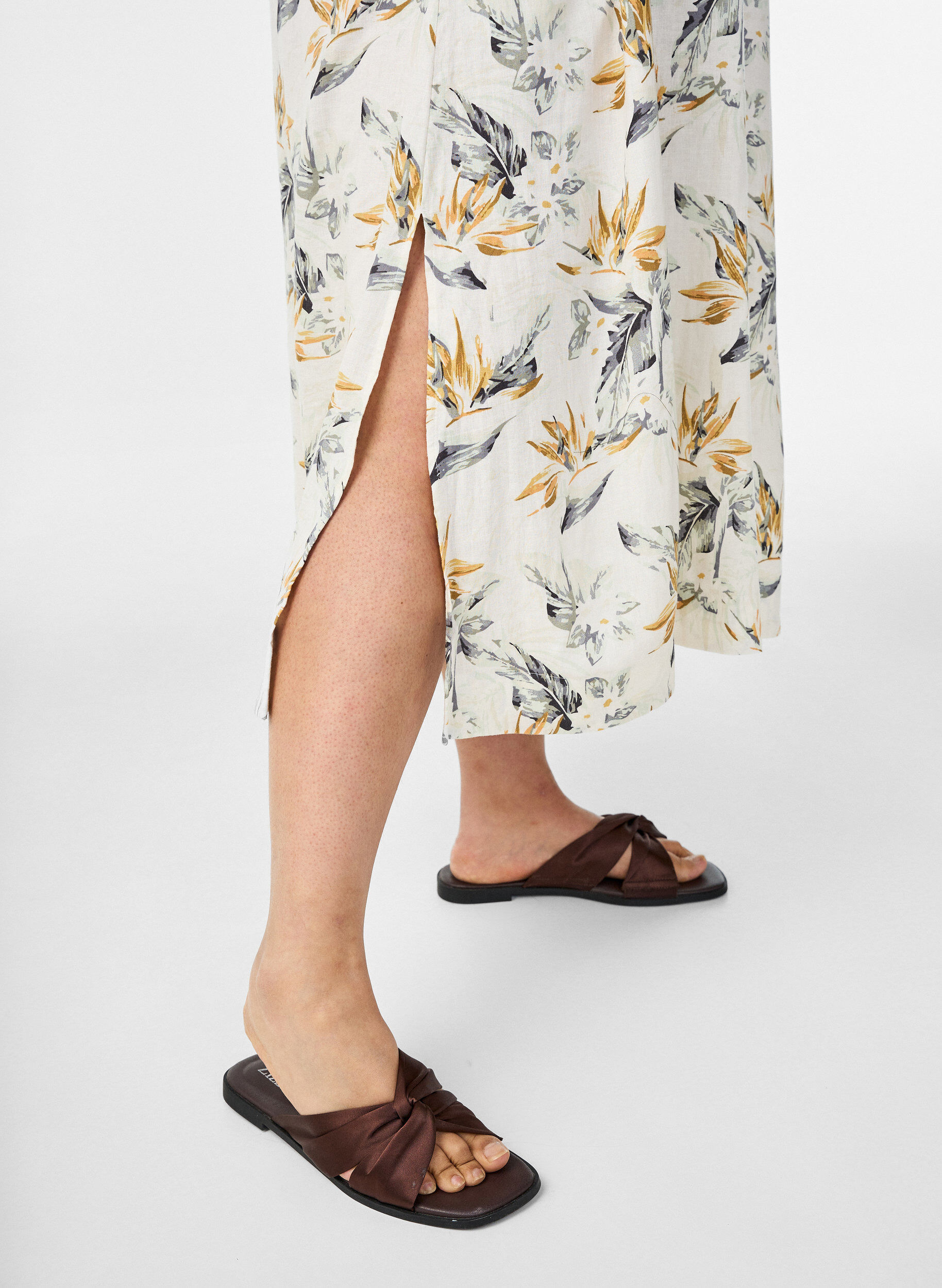 Zizzi Midikleid aus Leinen und Viskose mit 1/2-&Auml;rmeln, Wei&szlig;, Model image number 2