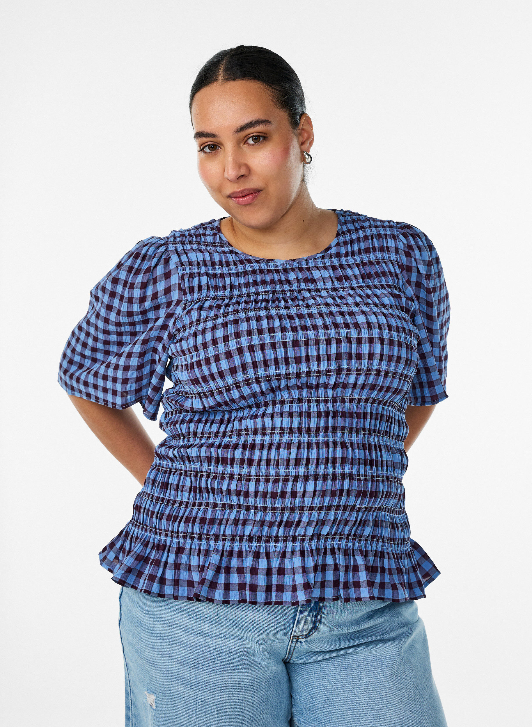 Smockbluse mit Vichy-Karo und R&uuml;schensaum, Blau, Model