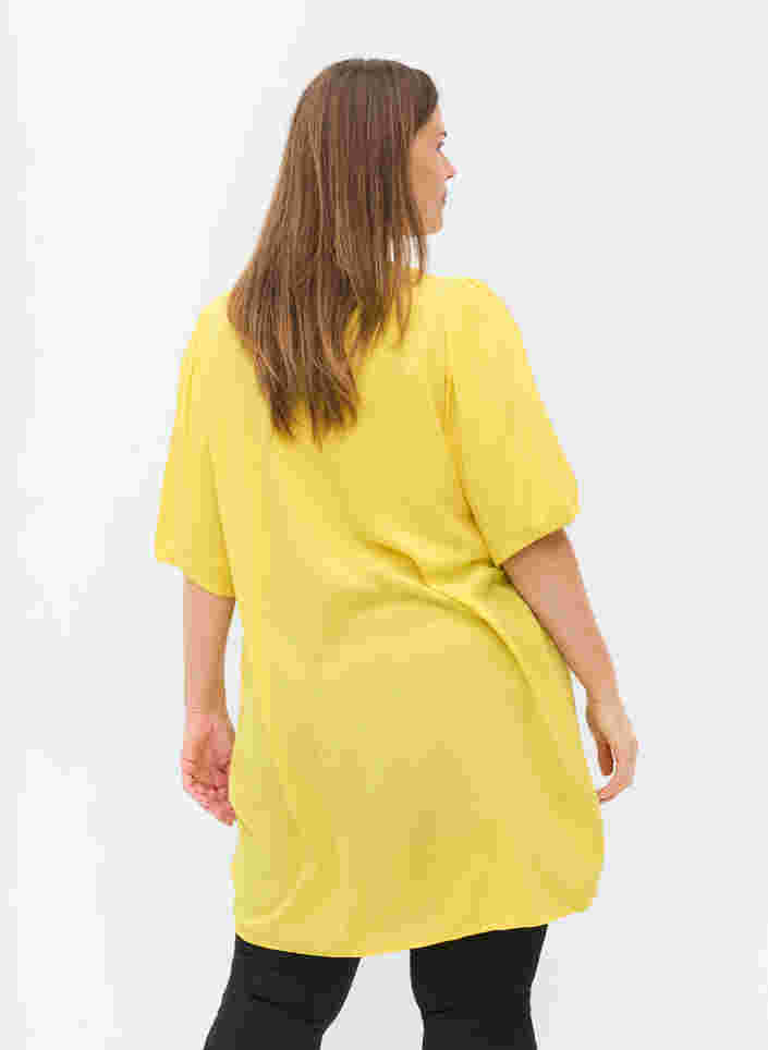 Viskosetunika mit V-Ausschnitt und Knöpfen, Primrose Yellow, Model