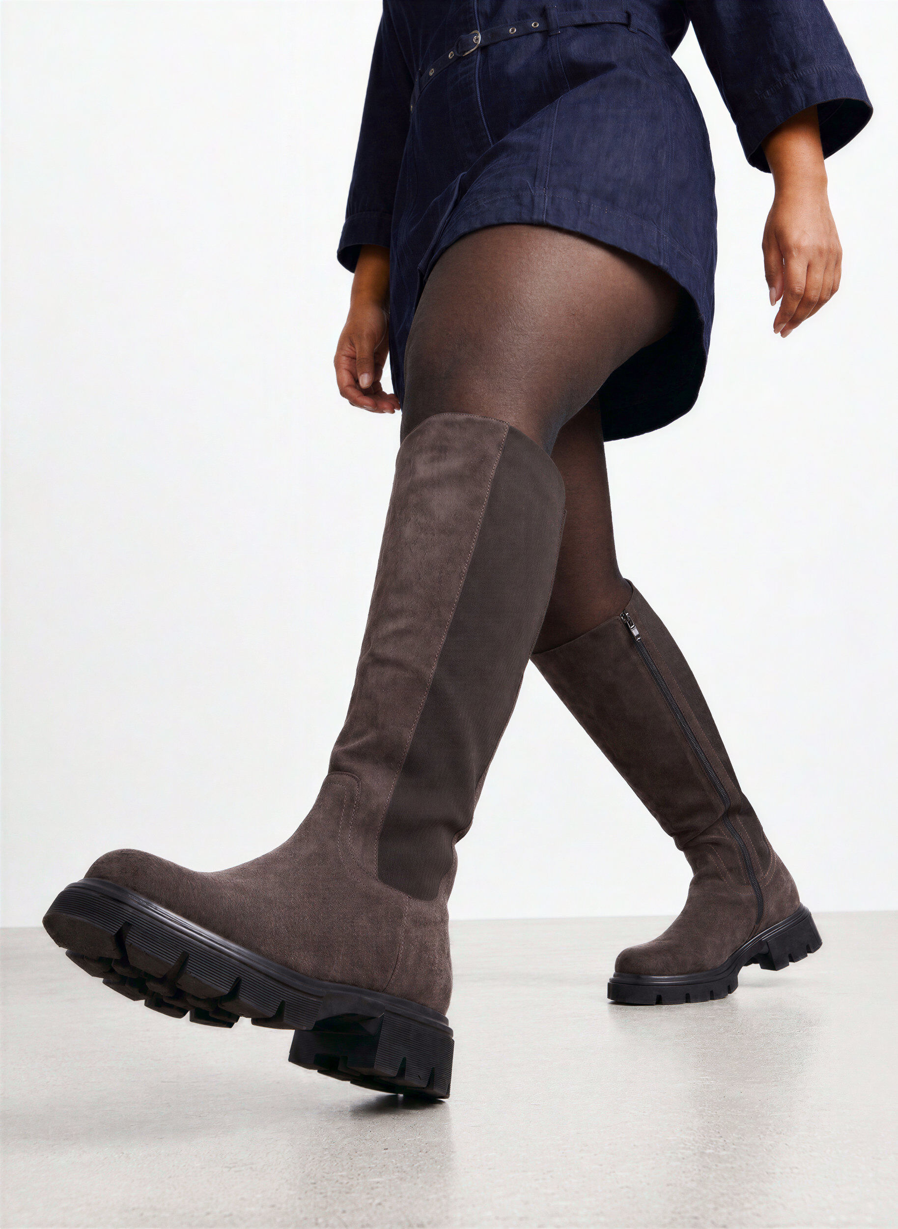 ZizziHoher Stiefel aus Wildlederimitat mit gerippten Eins&auml;tzen, Braun, Image image number 0